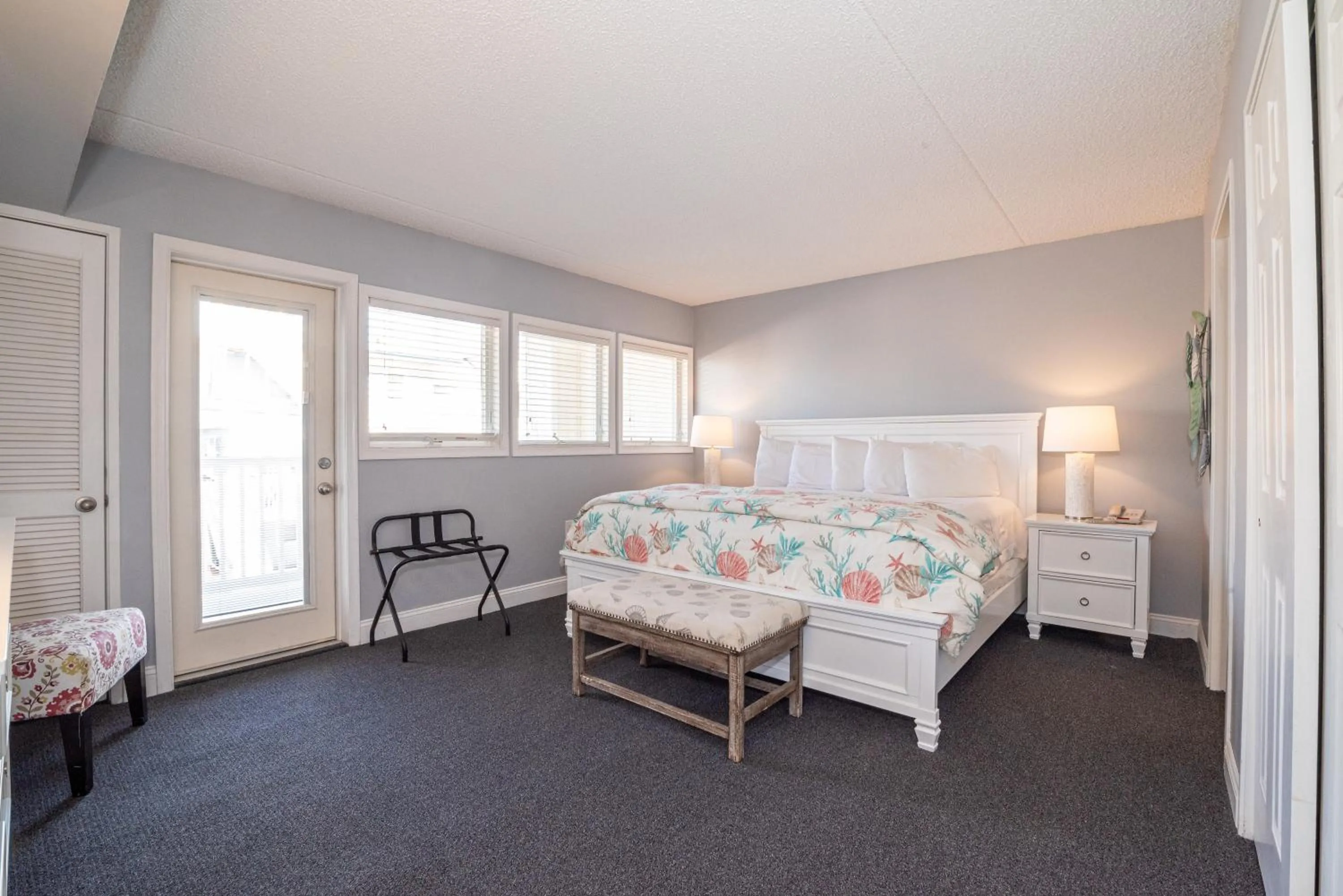 Bedroom, Bed in Biscayne Suites