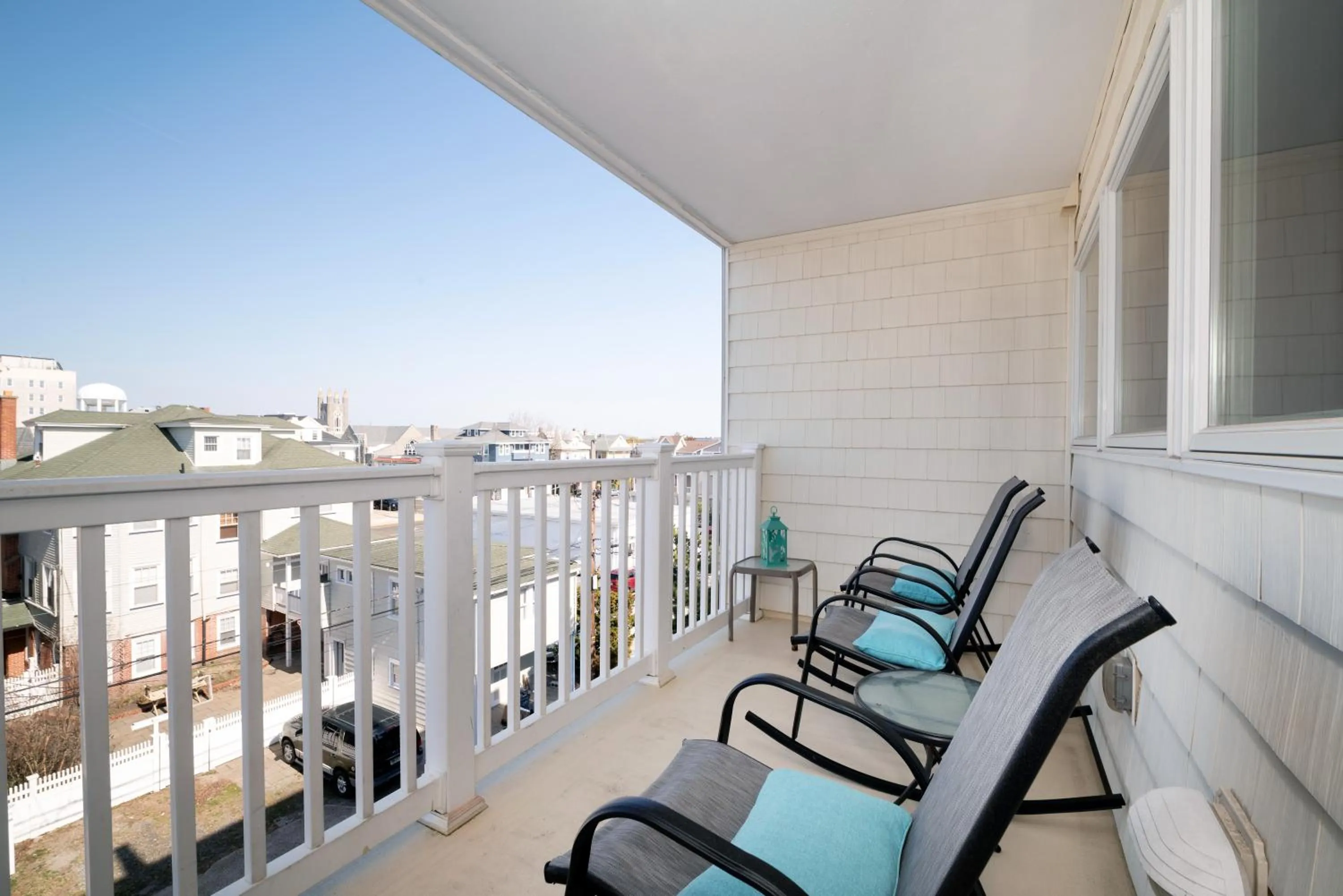 Property building in Biscayne Suites