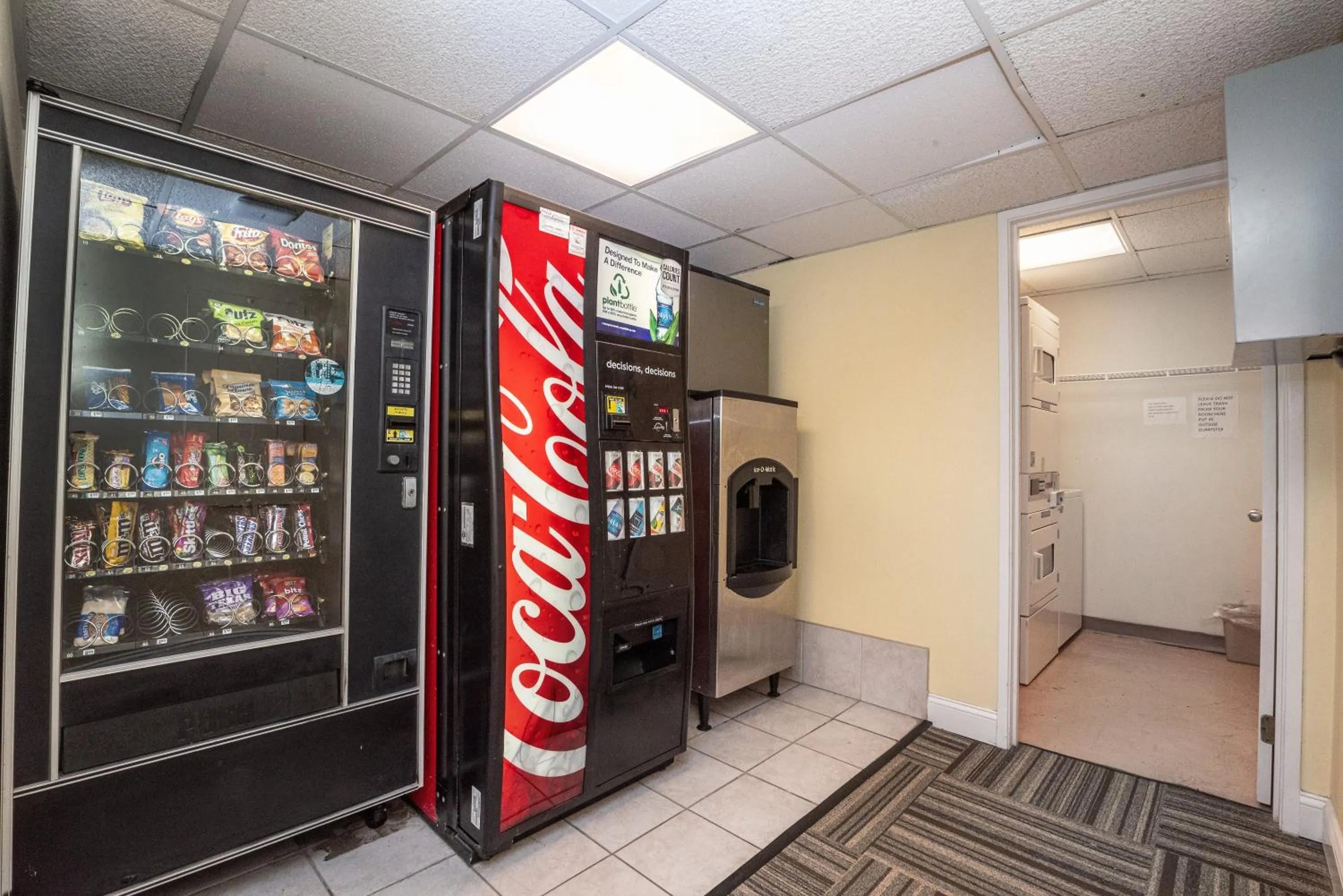 Property building in Biscayne Suites