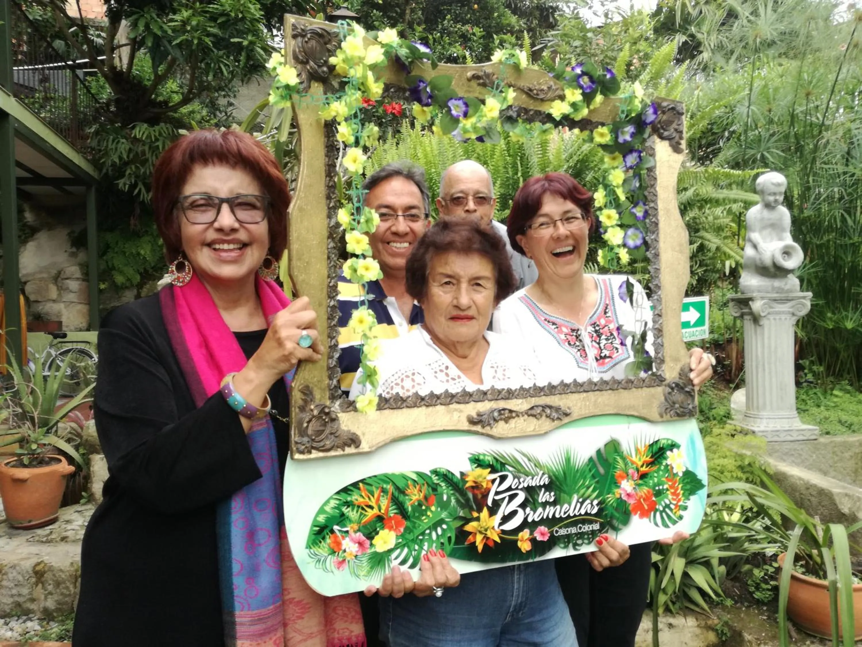 group of guests in Posada Las Bromelias