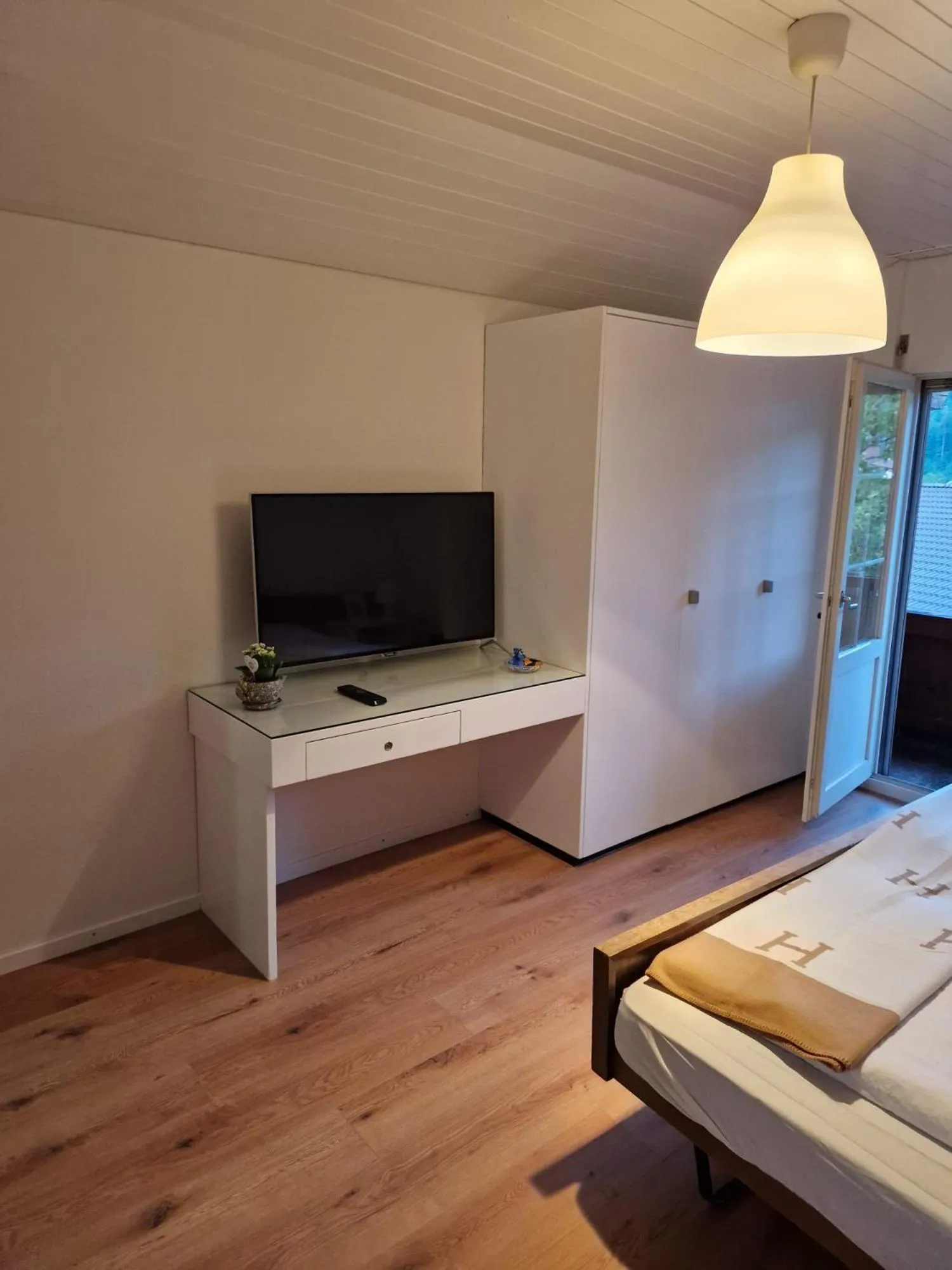 TV and multimedia, Bed in Hotel Chalet Bellerive