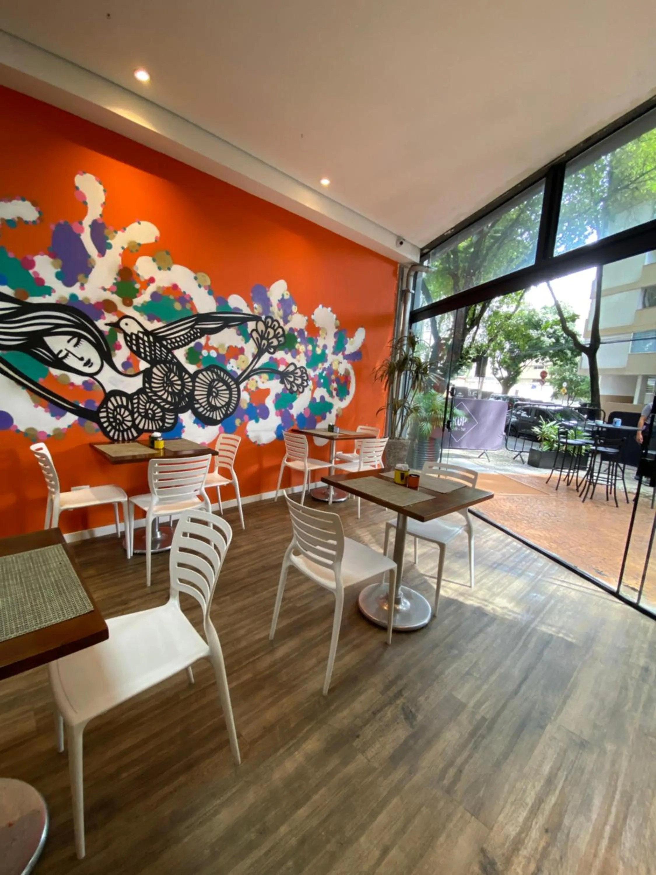 Restaurant/places to eat in Royal Design Savassi Hotel