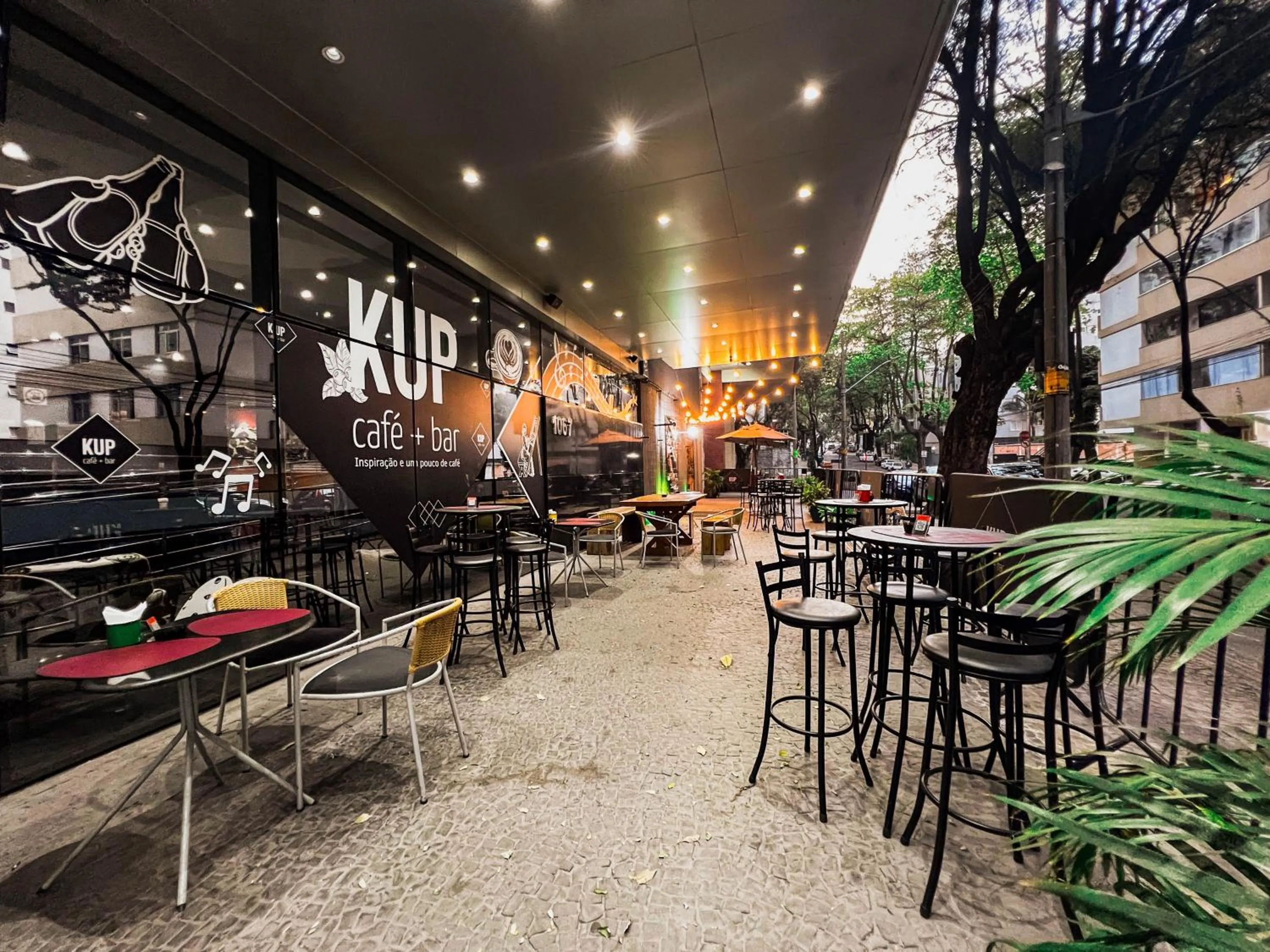 Restaurant/places to eat in Royal Design Savassi Hotel