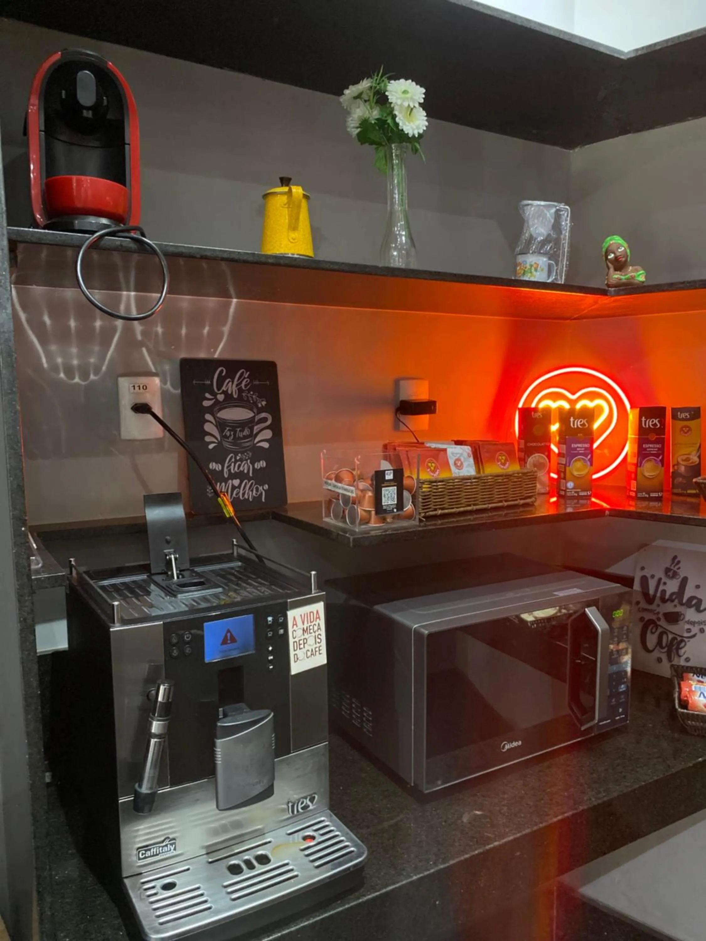 Coffee/tea facilities in Royal Design Savassi Hotel