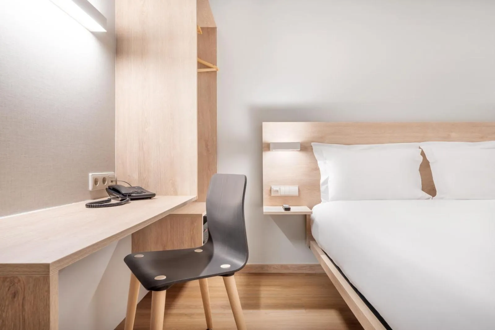 Photo of the whole room, Bed in Moov Hotel Lisboa Oriente