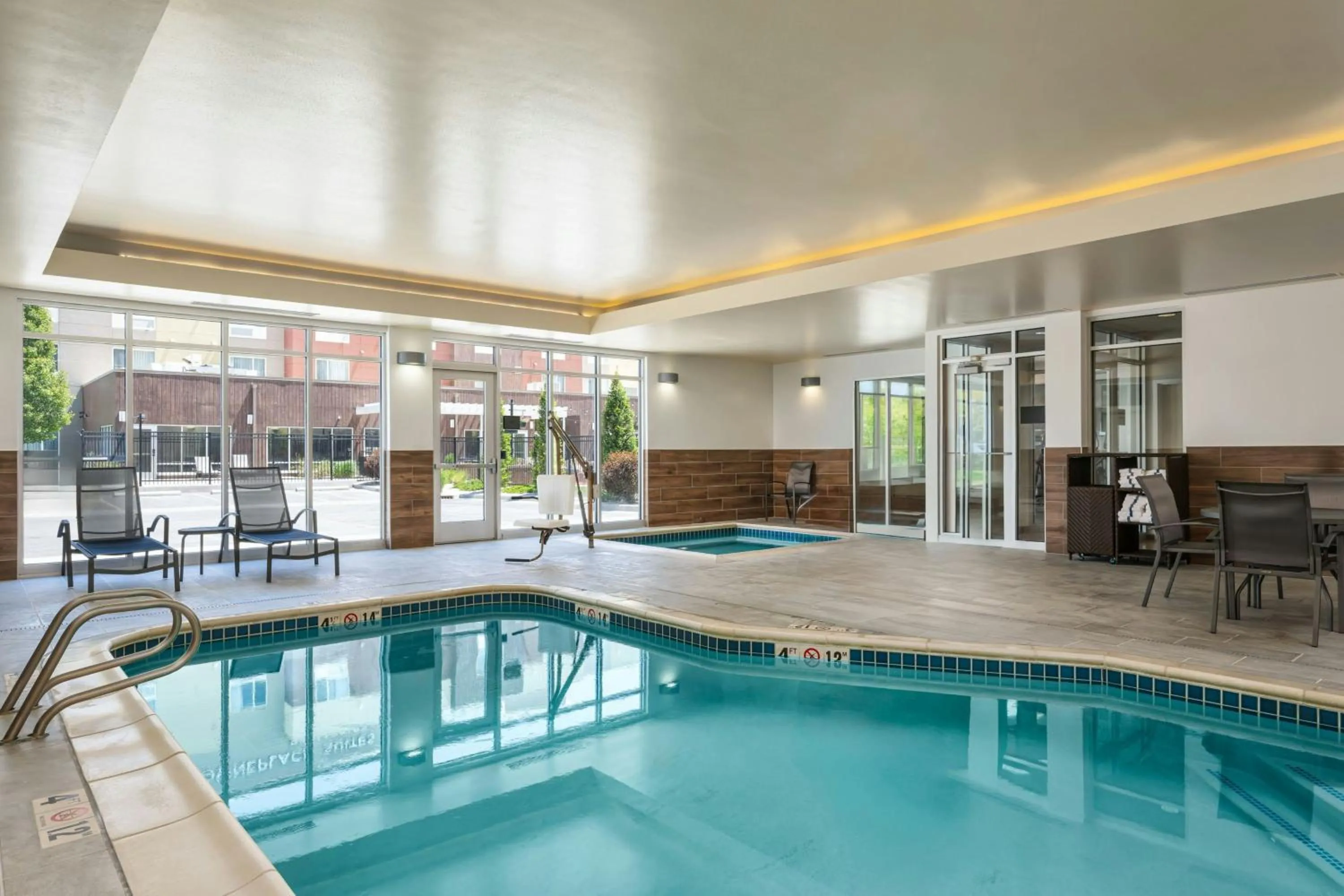 Swimming pool in Fairfield Inn & Suites by Marriott Twin Falls