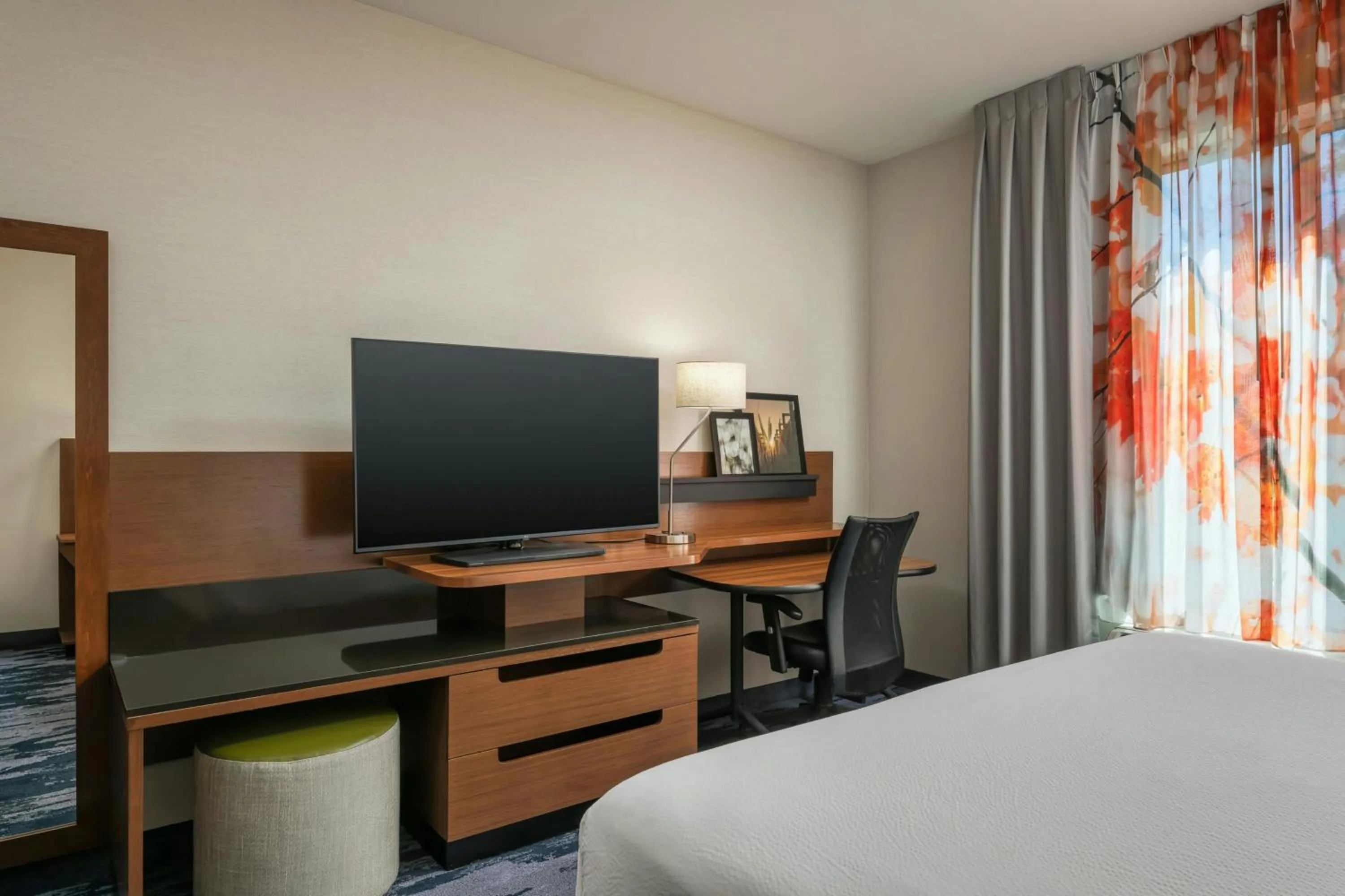 Photo of the whole room, Bed in Fairfield Inn & Suites by Marriott Twin Falls