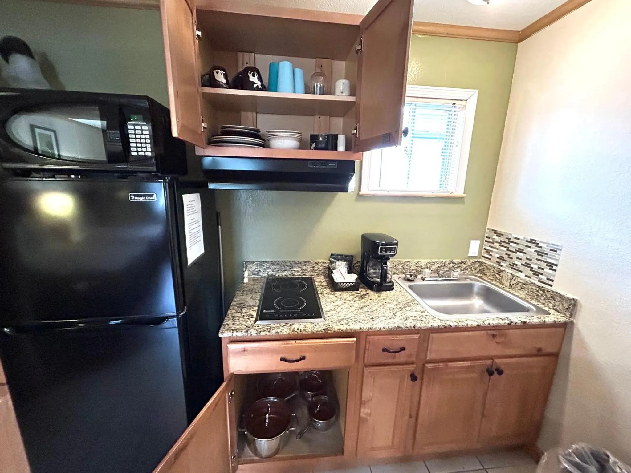 Kitchen or kitchenette in Hunter's Friend Resort near Silver Dollar City