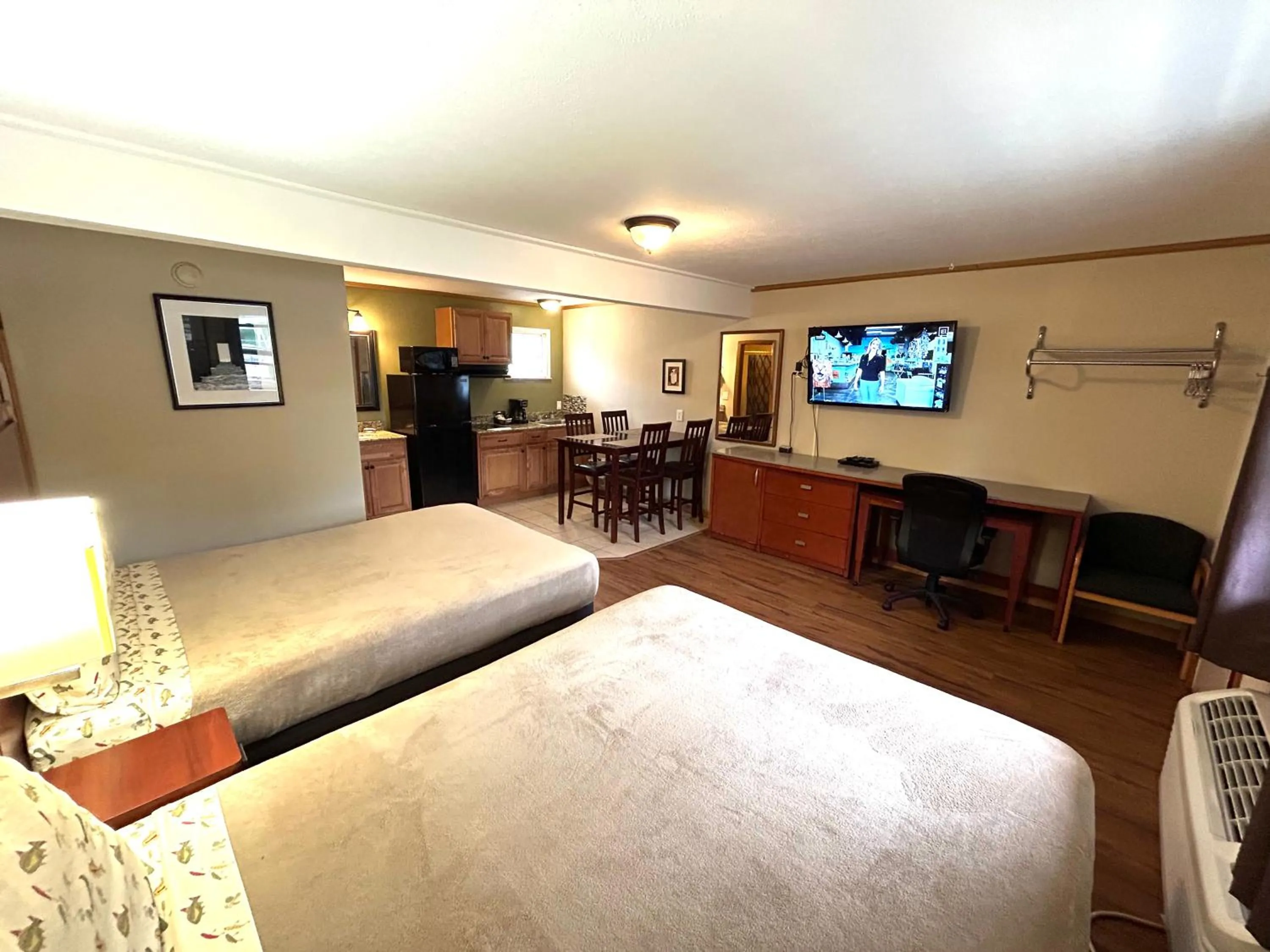 Bed in Hunter's Friend Resort near Silver Dollar City