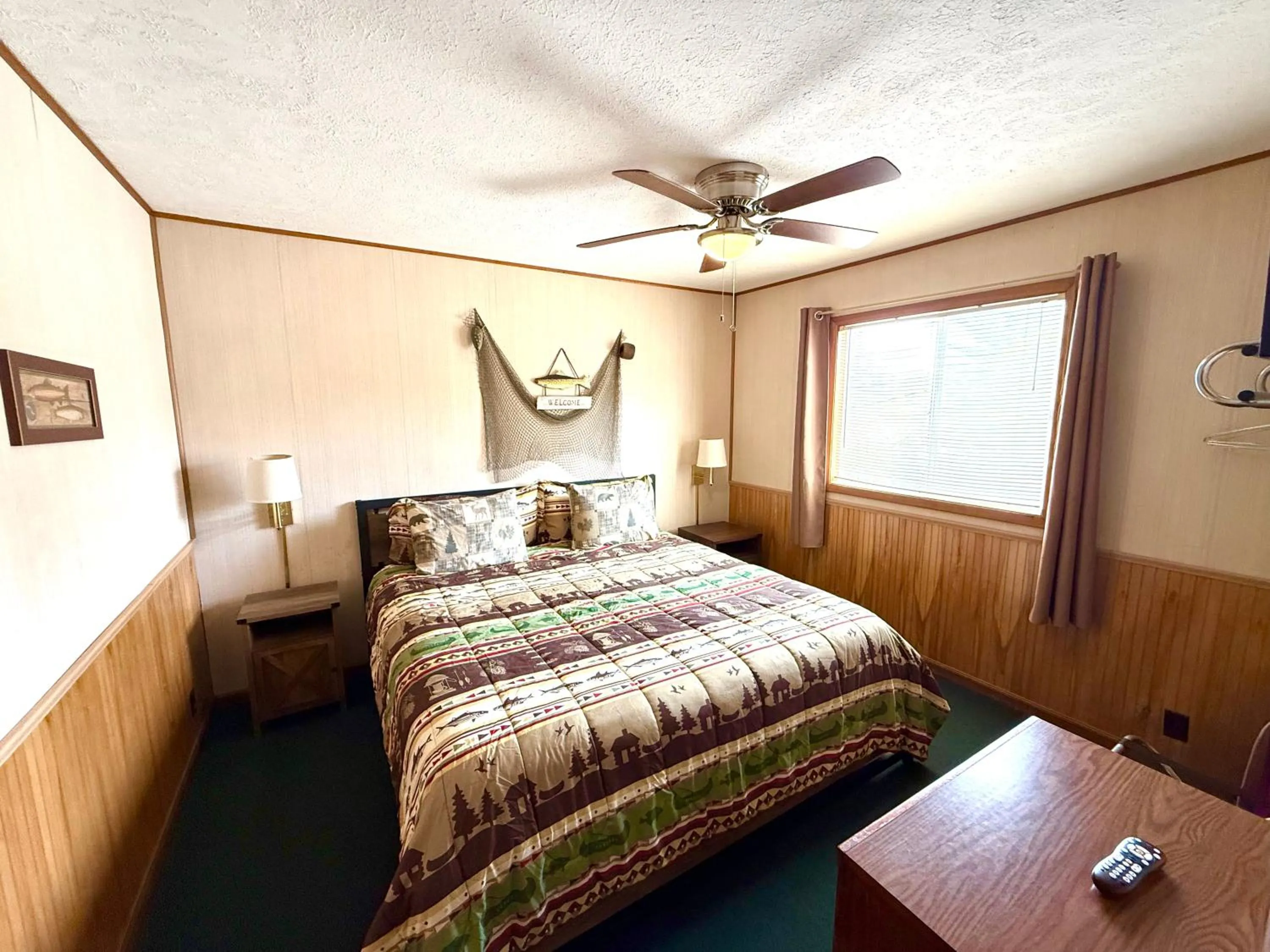 Bed in Hunter's Friend Resort near Silver Dollar City