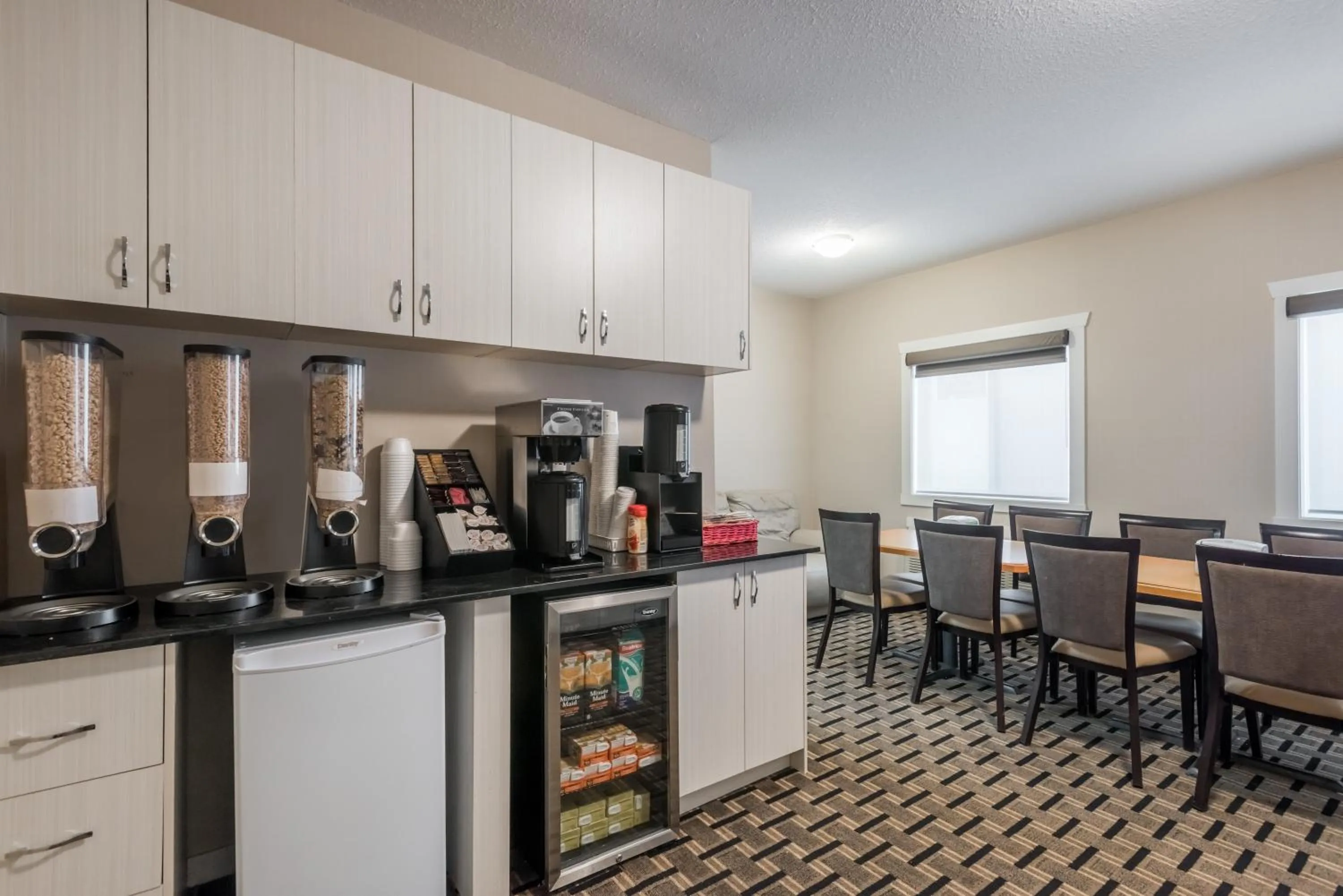 Coffee/tea facilities in Super 8 by Wyndham Watrous