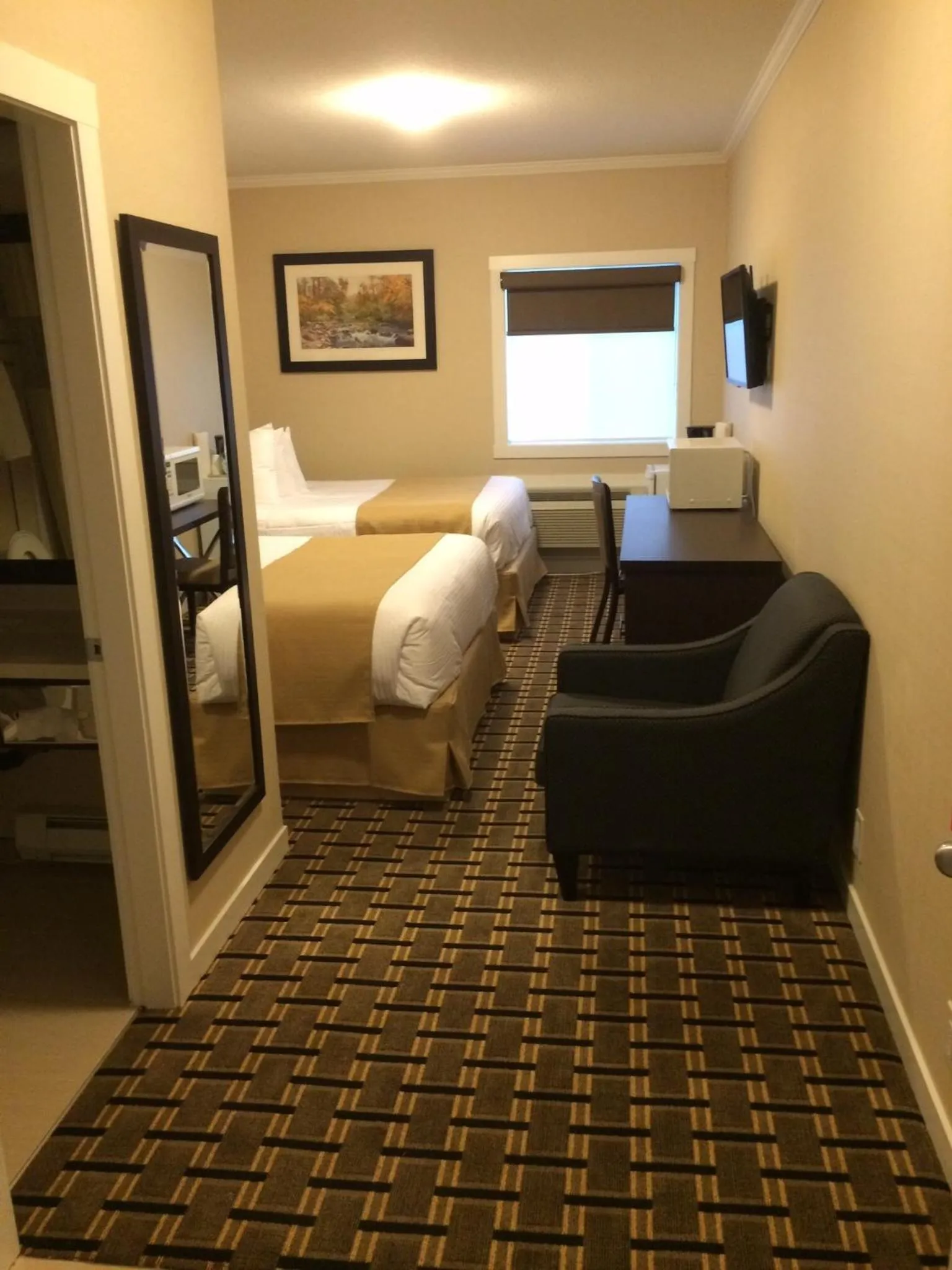 Photo of the whole room, Bed in Super 8 by Wyndham Watrous