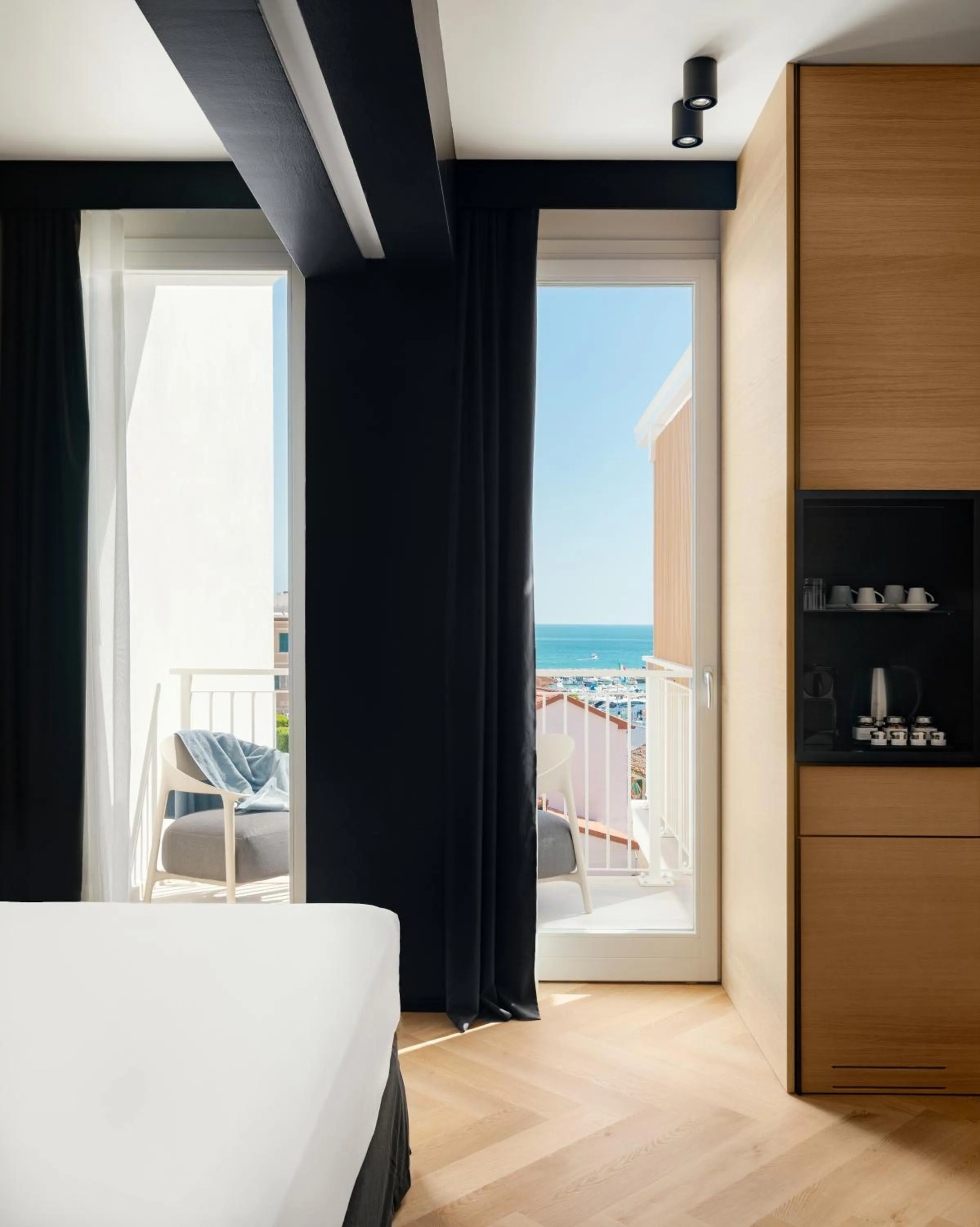 Photo of the whole room, Bed in View Place & Spa