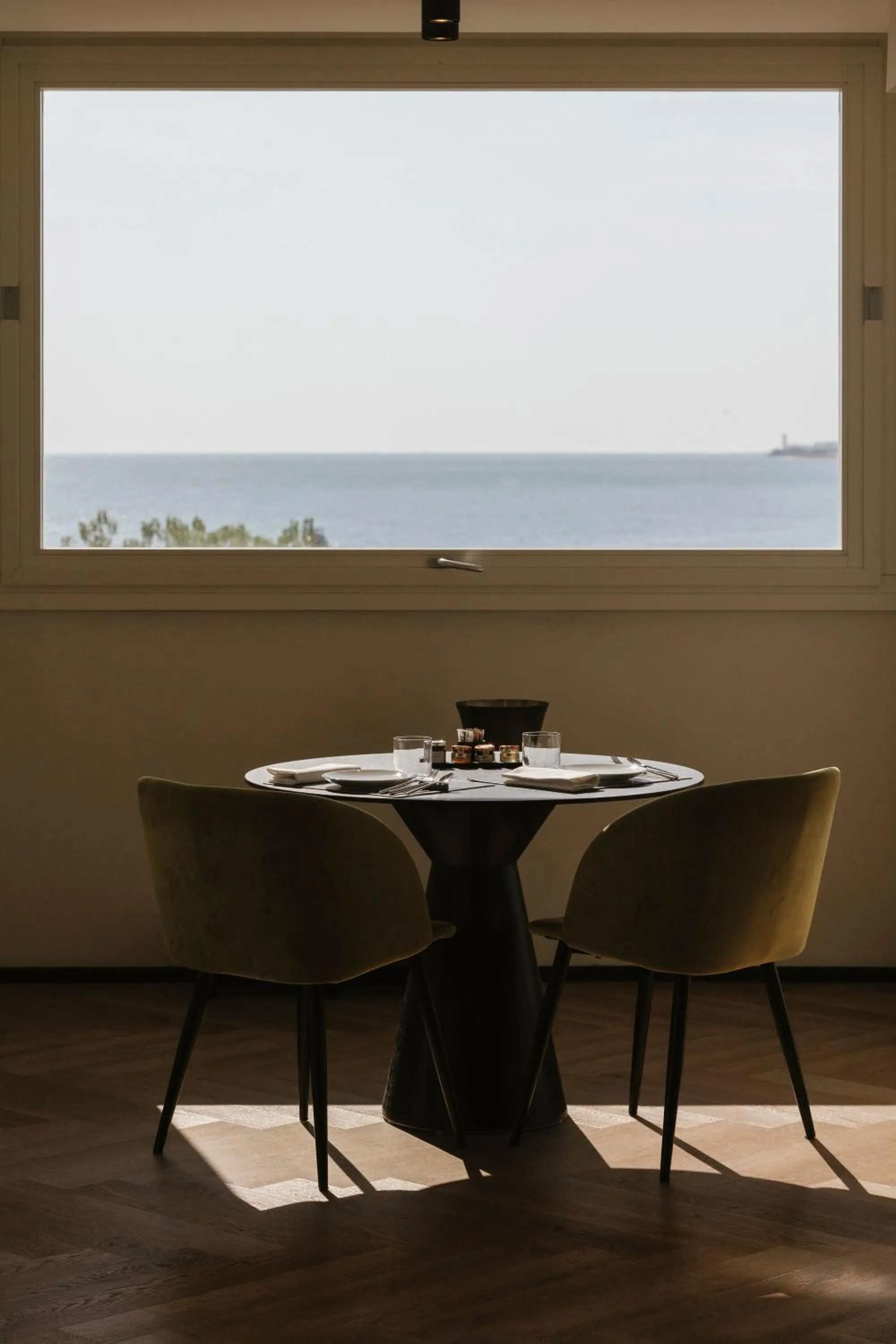 Restaurant/places to eat in View Place & Spa