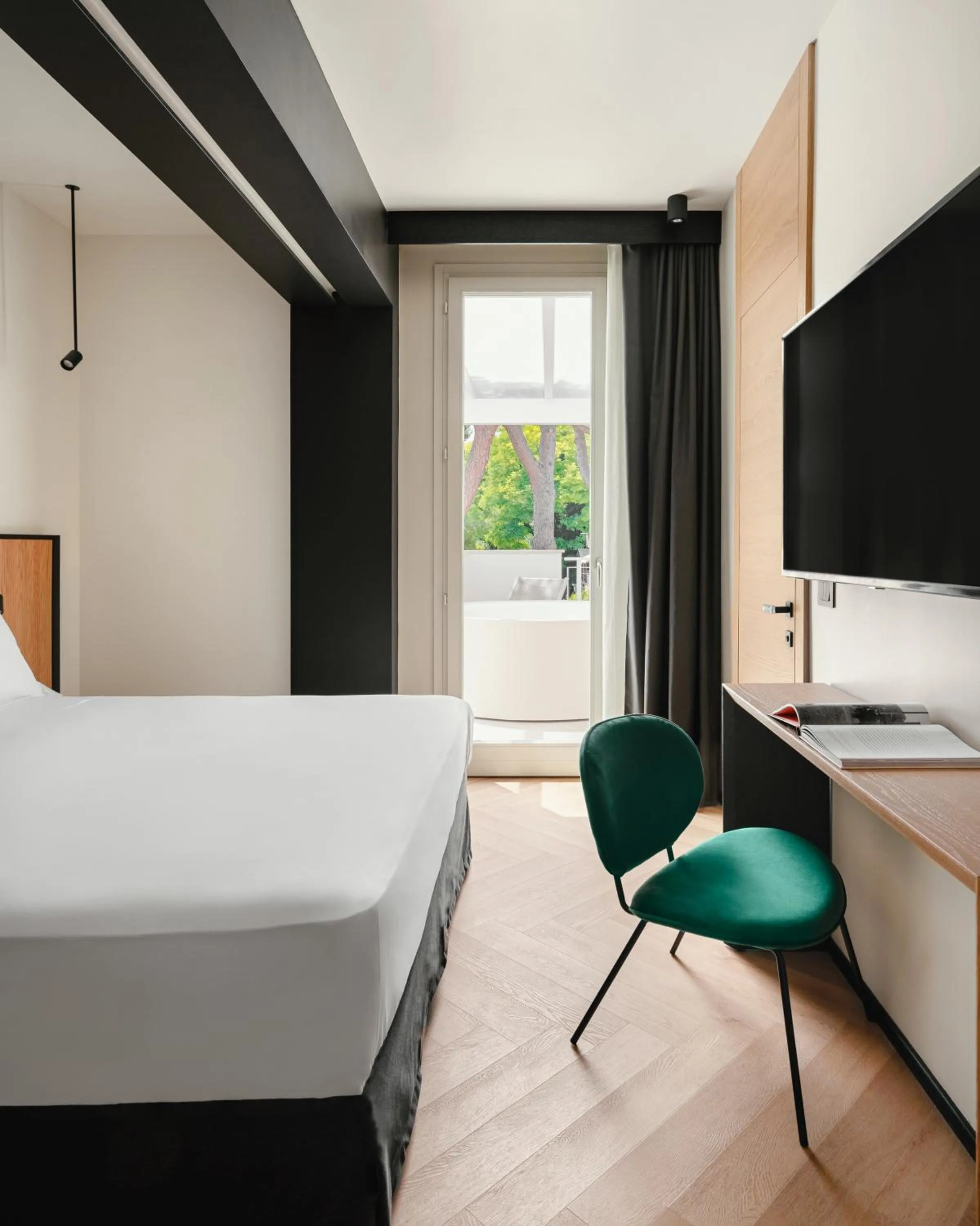 Photo of the whole room, Bed in View Place & Spa