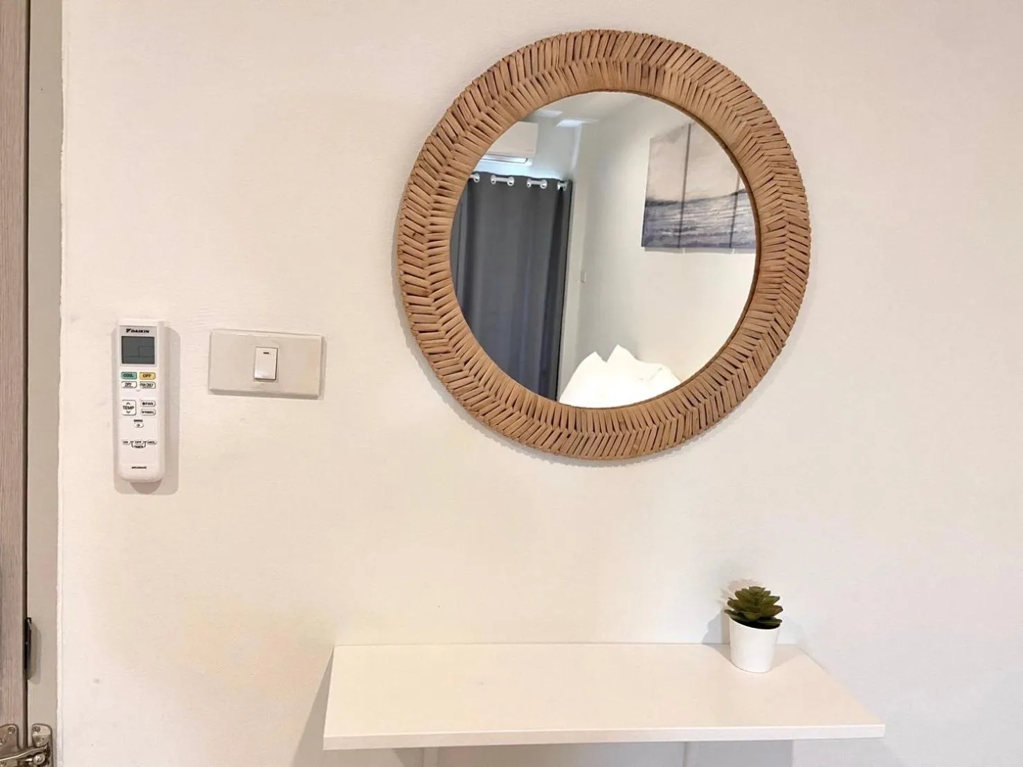 Photo of the whole room in IKKYU2 Angthong อิคคิว2