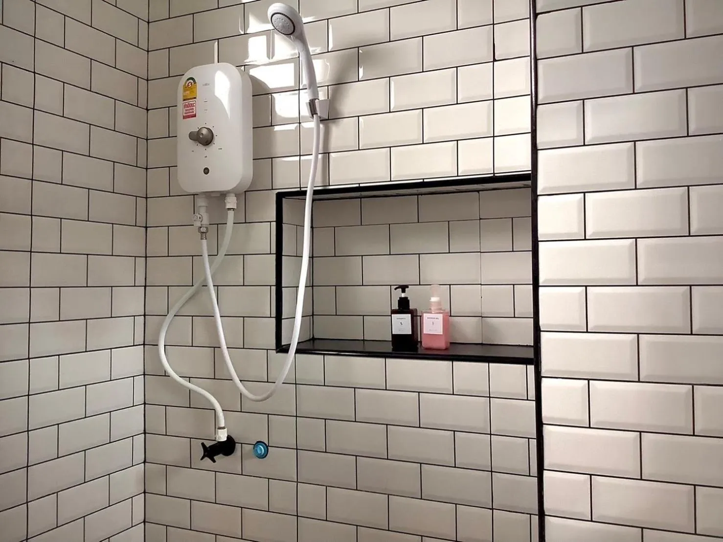 Bathroom in IKKYU2 Angthong อิคคิว2