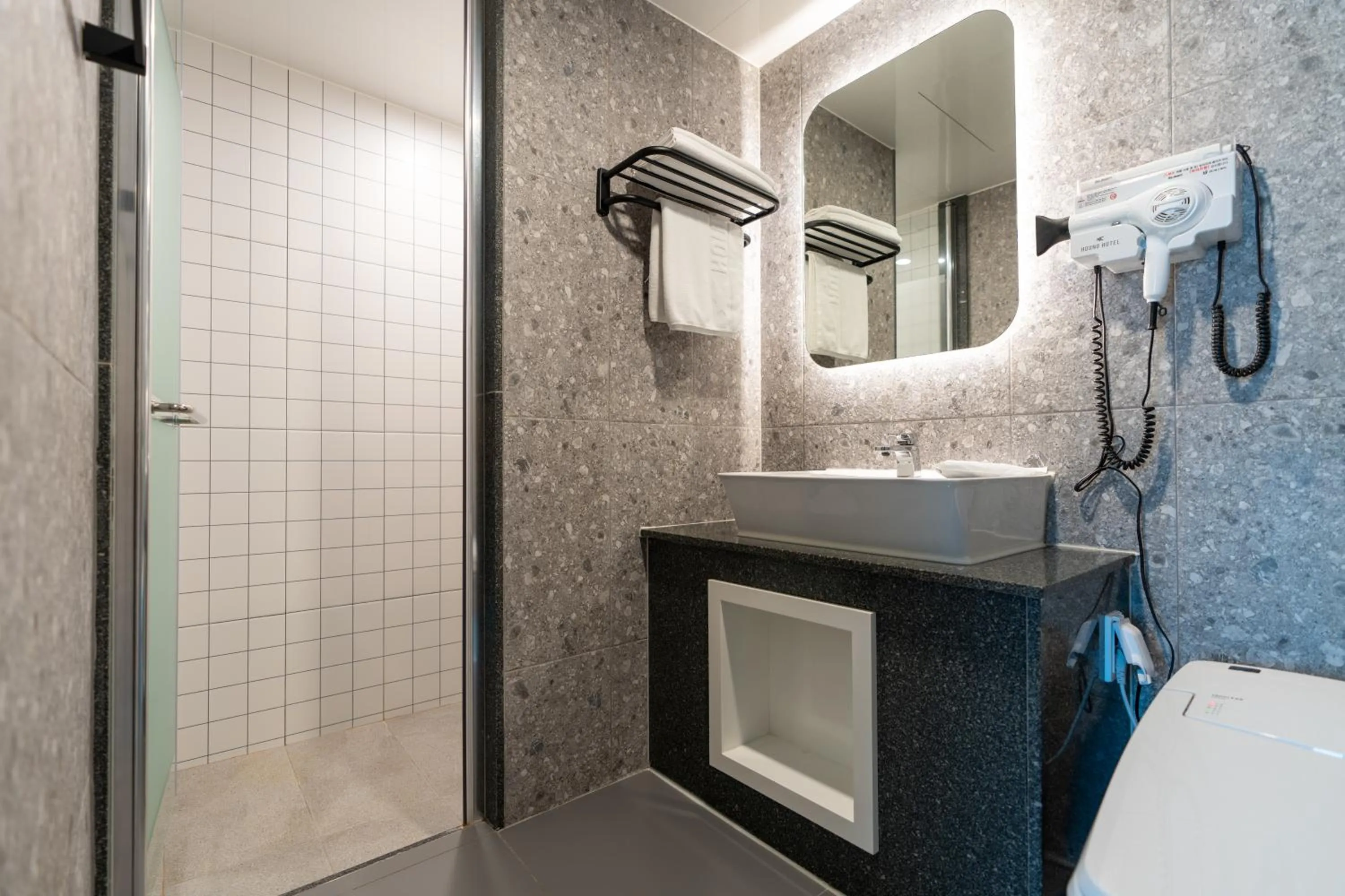 Shower in Jecheon Hound Hotel