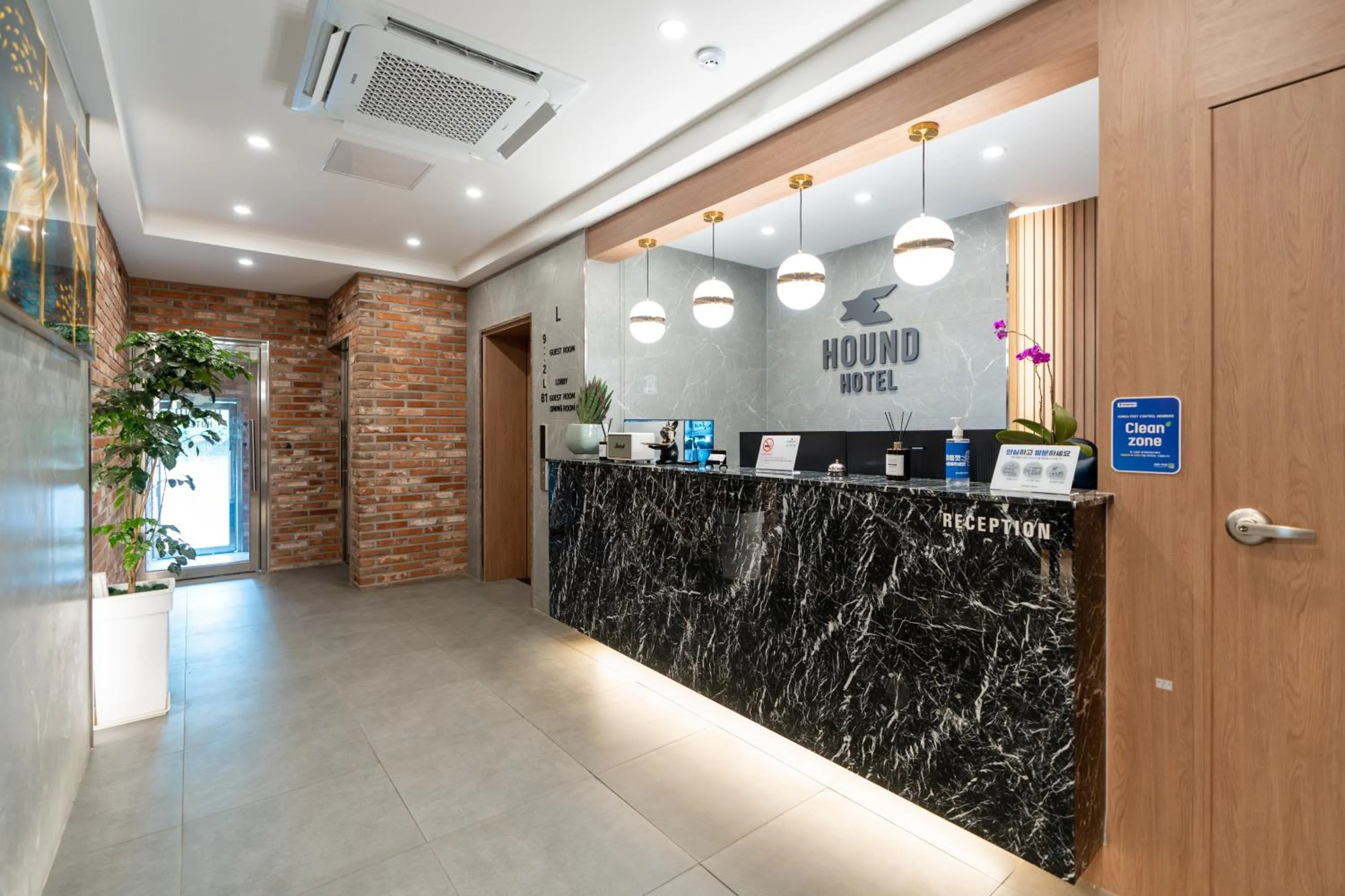 Lobby or reception in Jecheon Hound Hotel