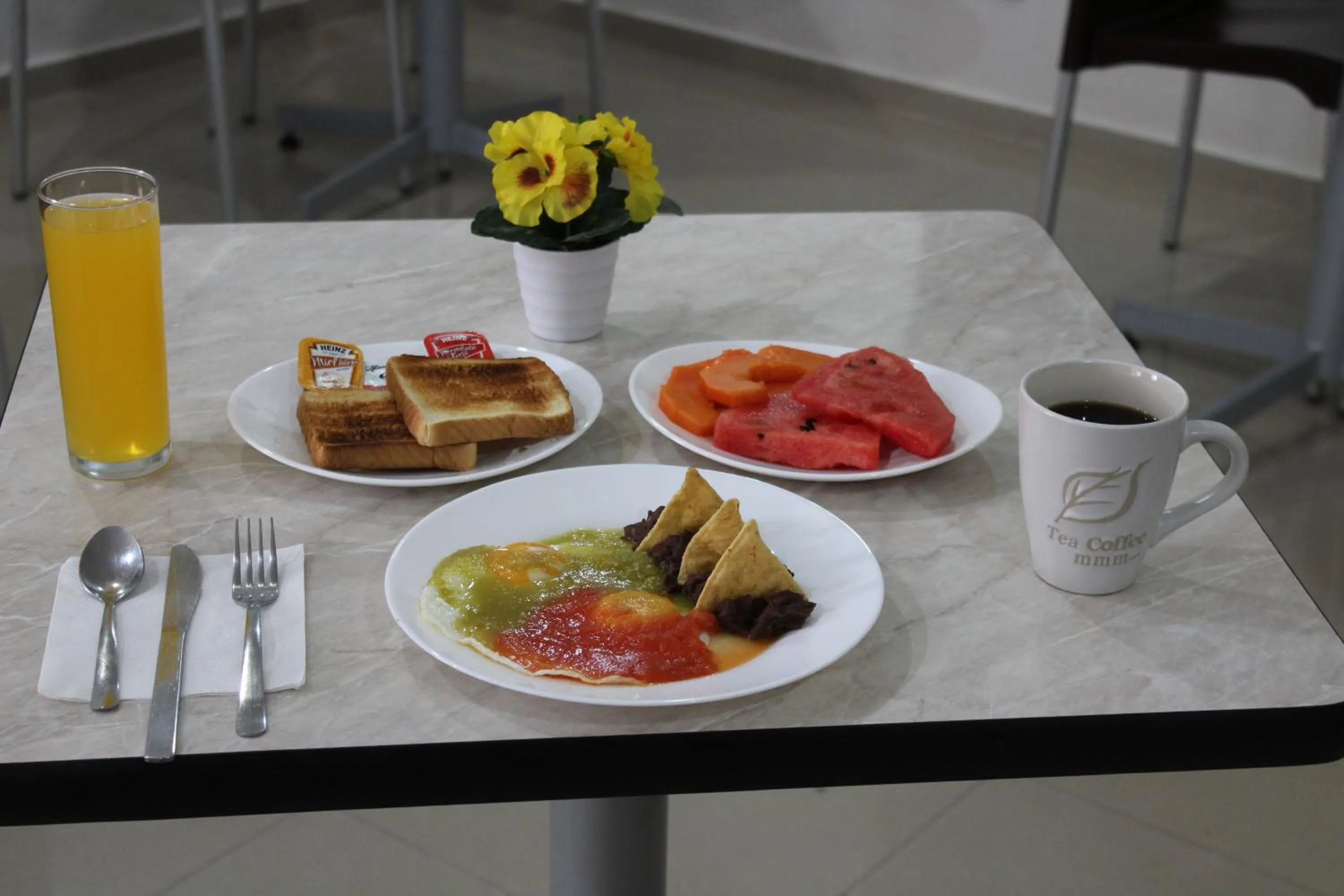 Restaurant/places to eat in Hotel Malecón