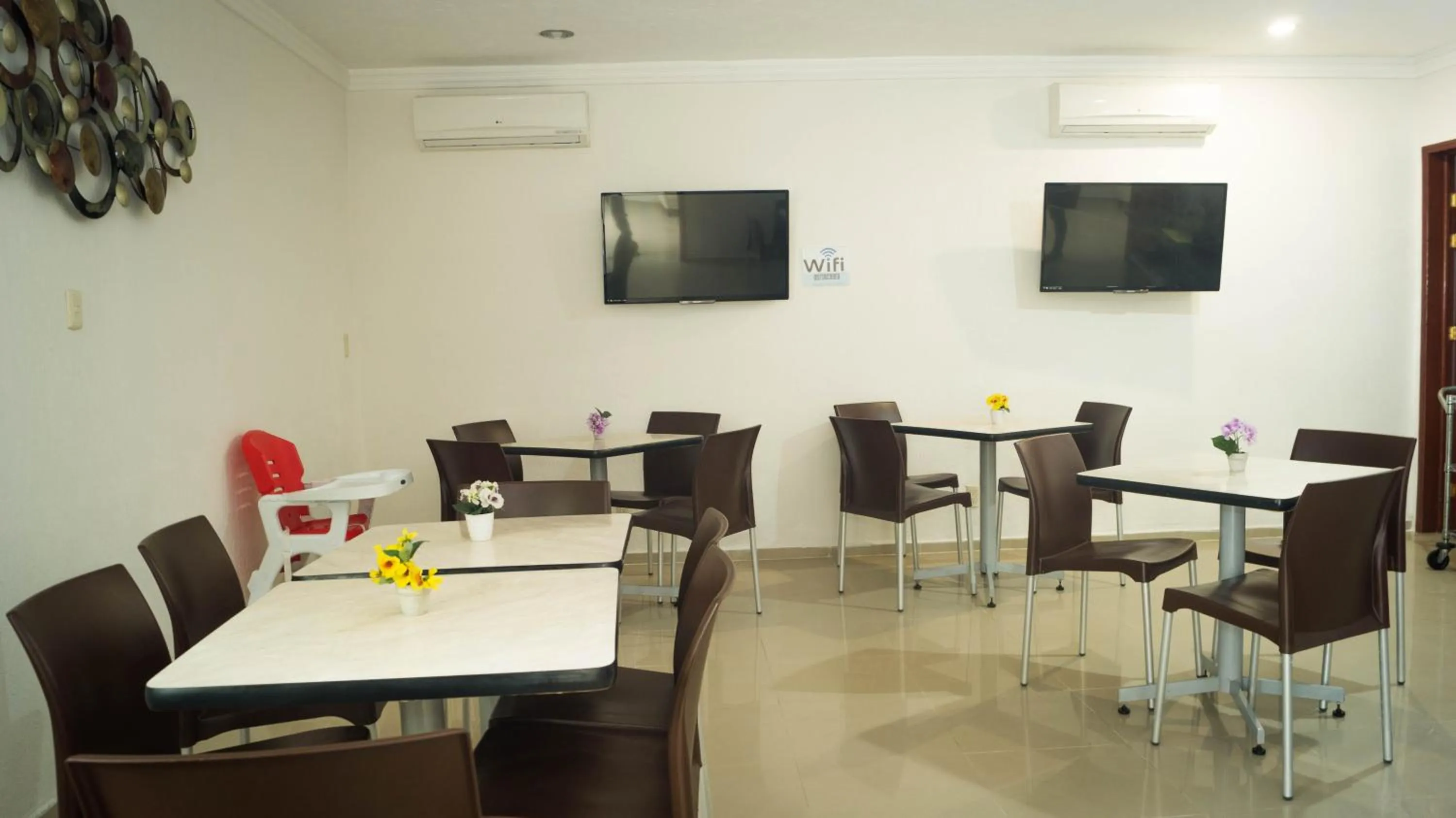 Dining area in Hotel Malecón