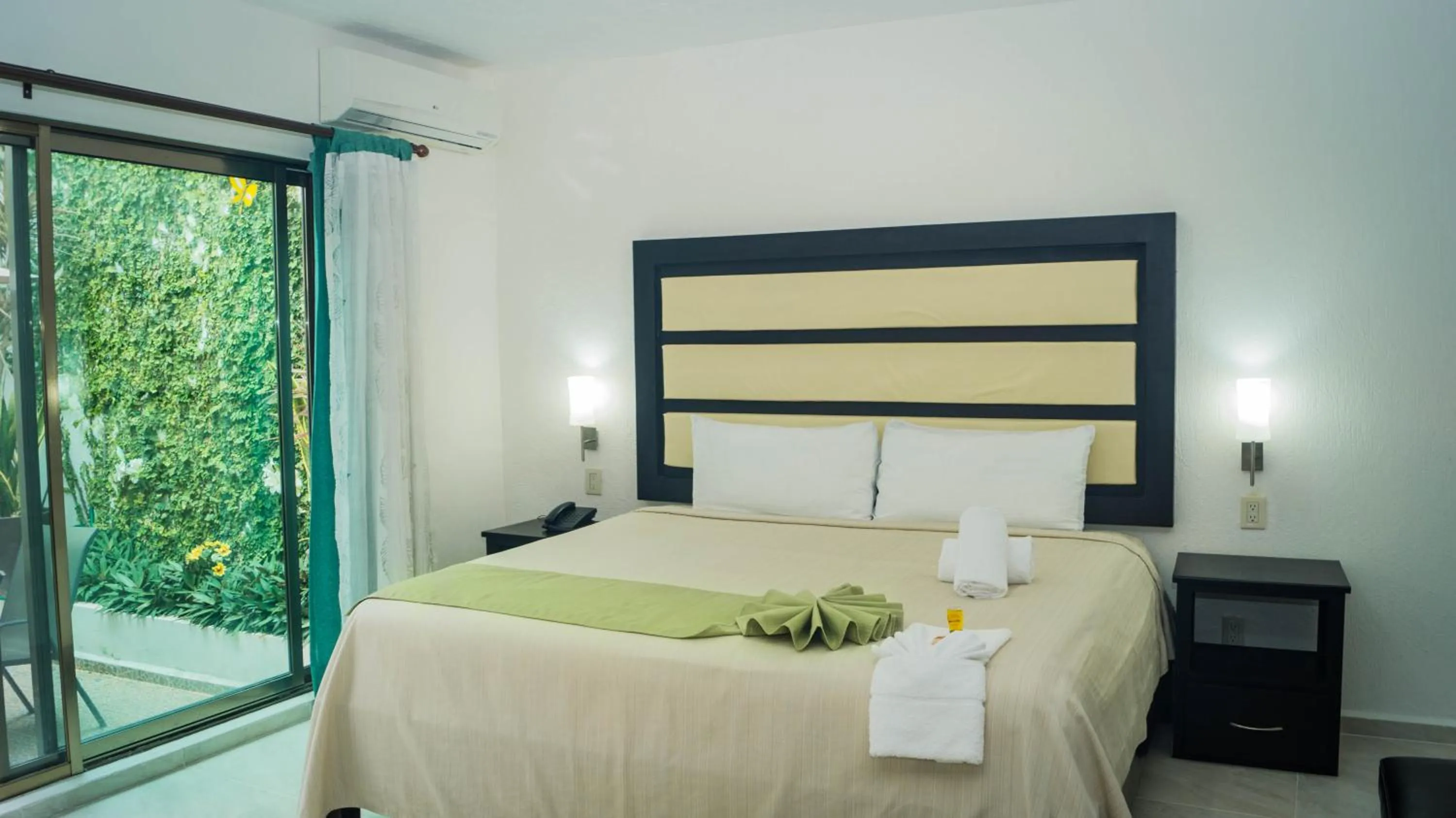 Bed in Hotel Malecón