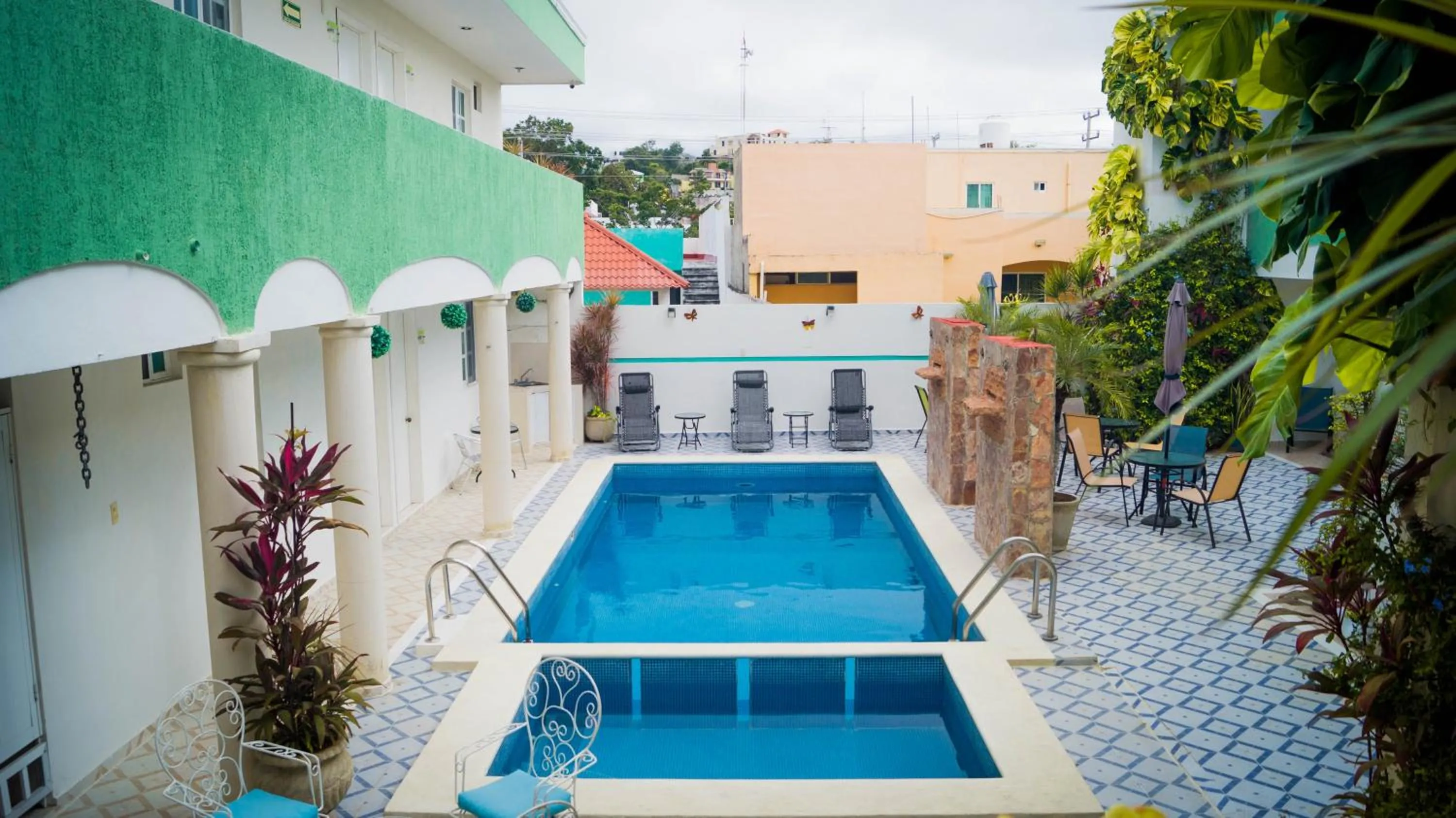 Swimming pool in Hotel Malecón