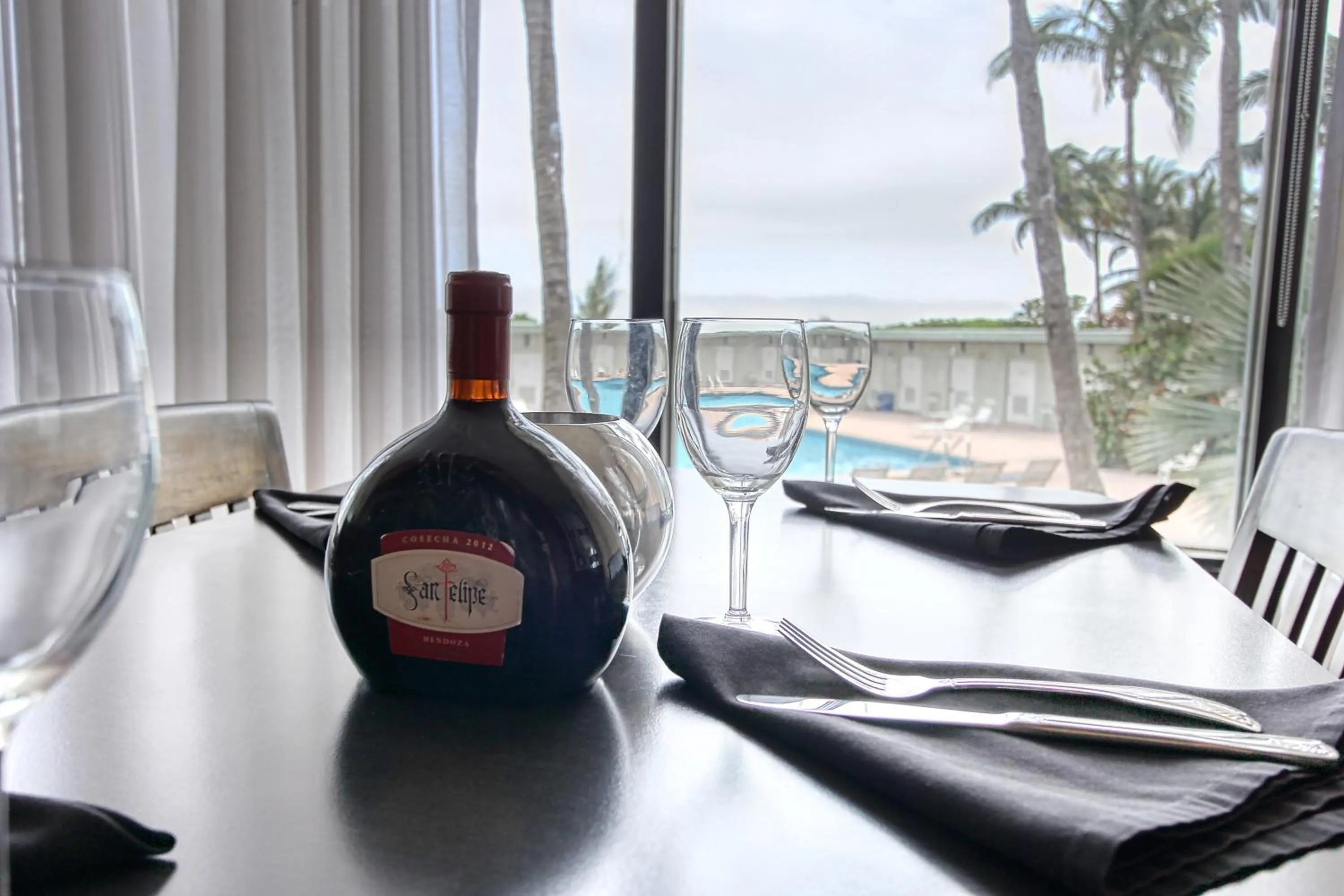 Drinks in Deluxe Studios and Apartments at the Casablanca