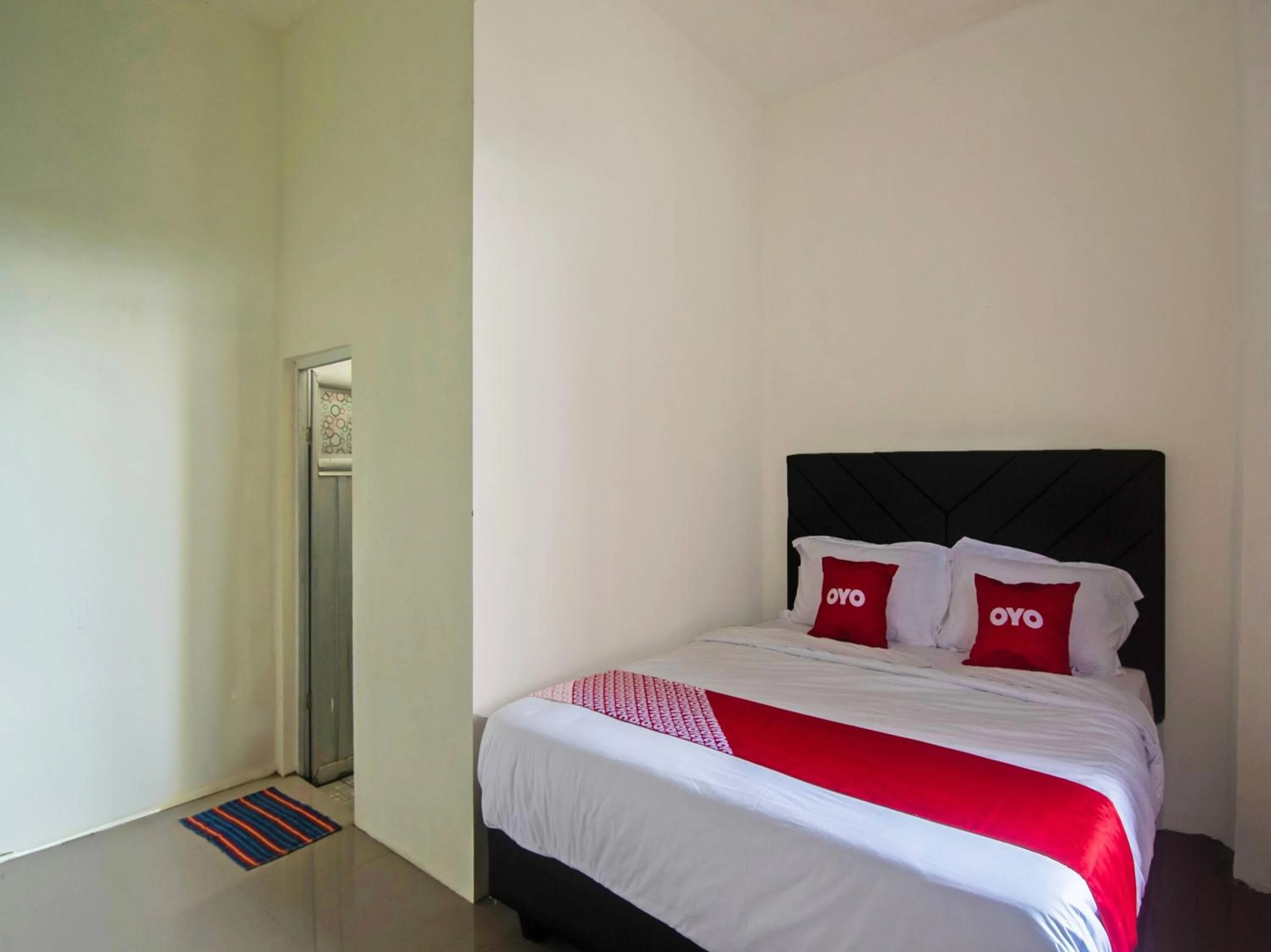 Bedroom, Bed in Hotel O Miracle Kost