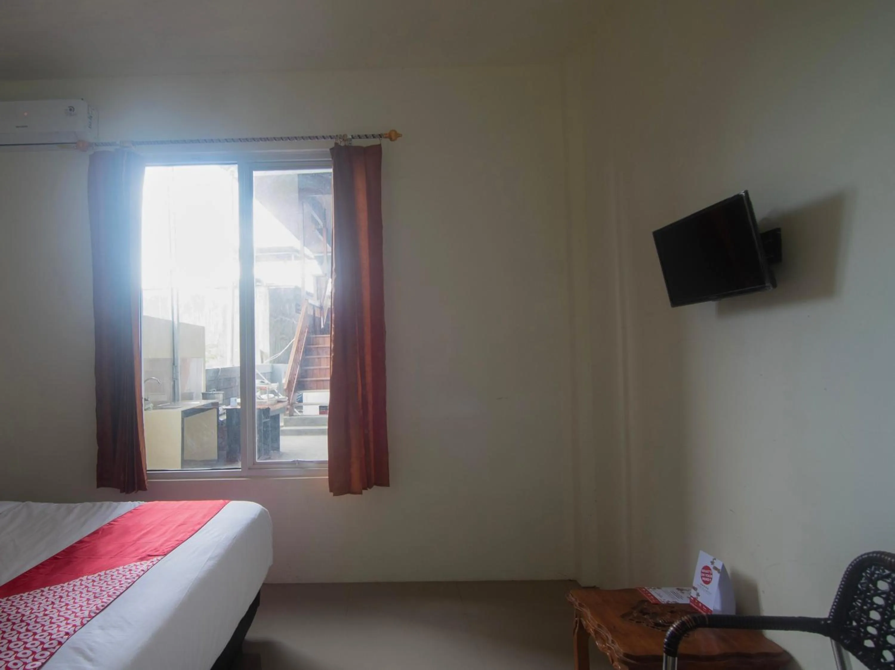 Bedroom, Bed in Hotel O Miracle Kost
