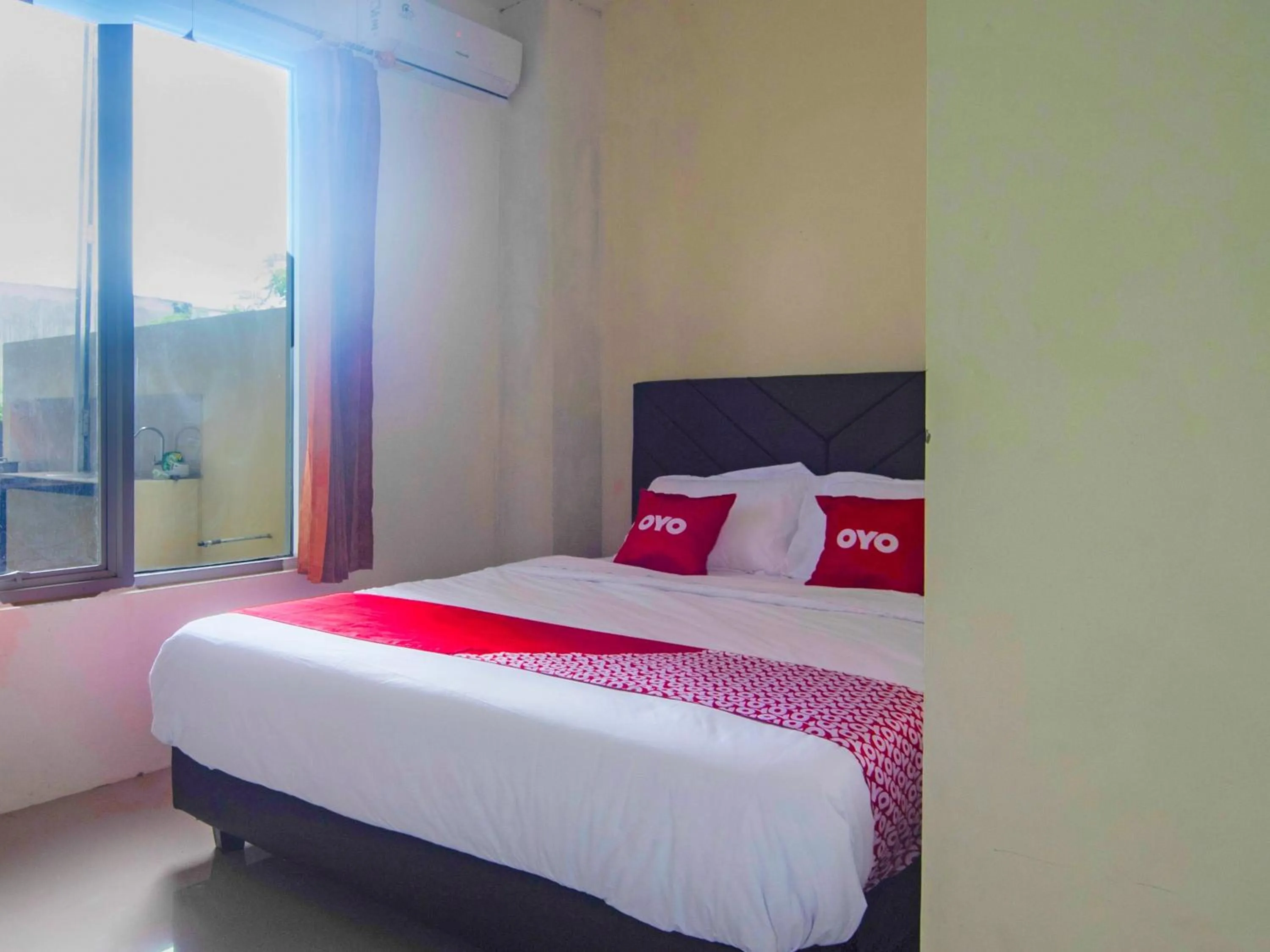Bedroom, Bed in Hotel O Miracle Kost