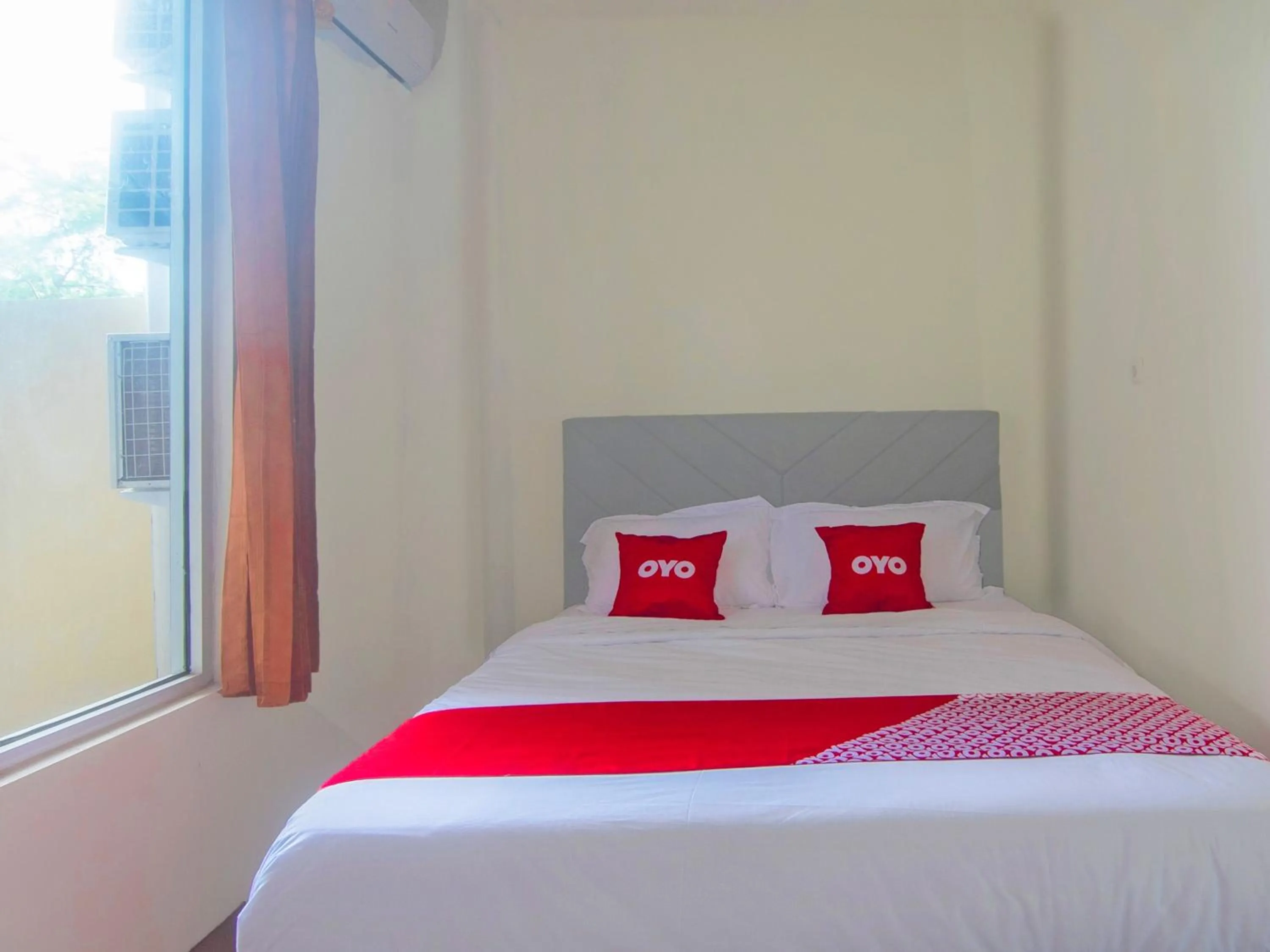 Bedroom, Bed in Hotel O Miracle Kost