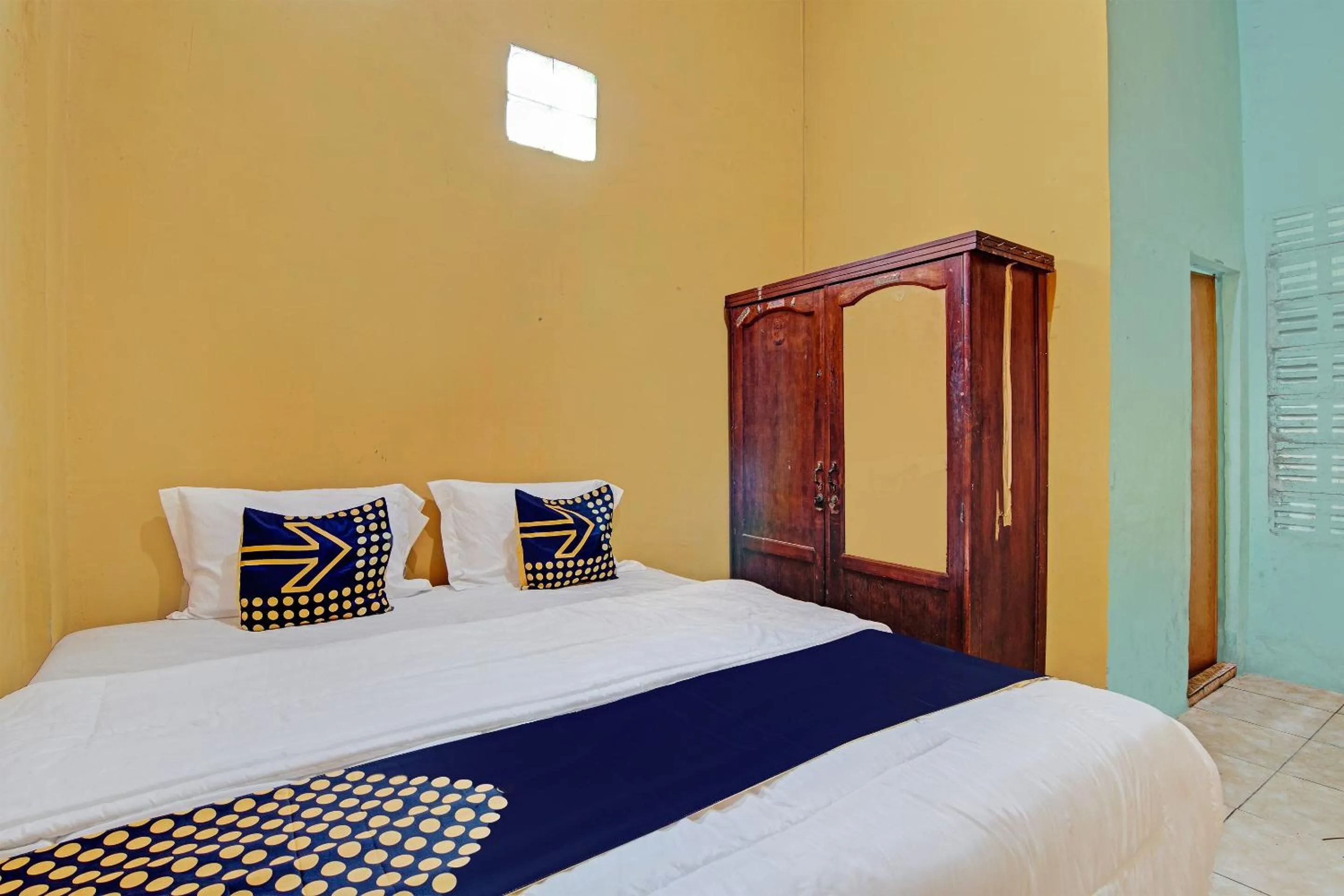 Bedroom, Bed in Hotel O Penginapan Syafira Near Perumahan Mustamindo Permai 1