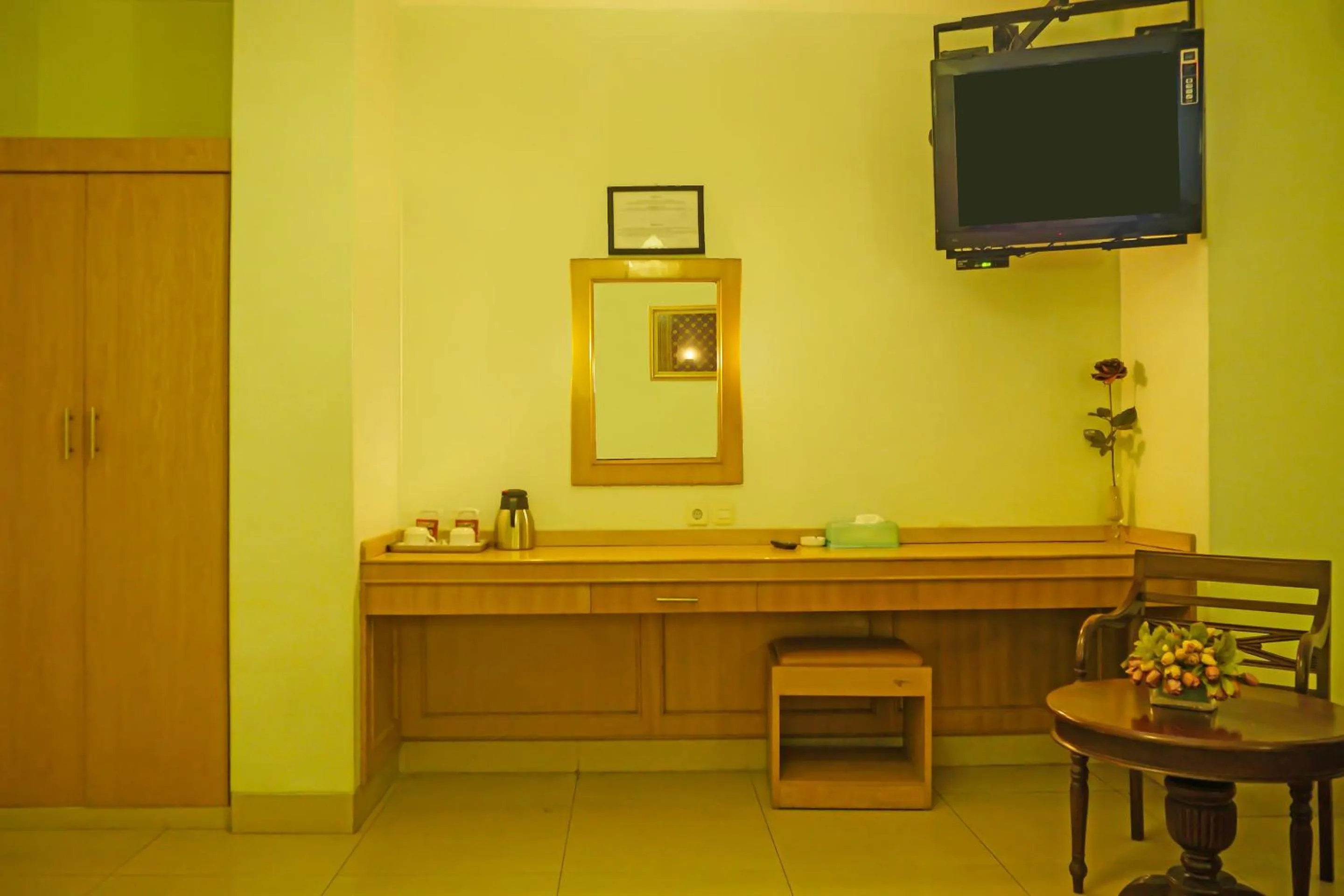 Bedroom in Collection O 92690 Hotel Limas