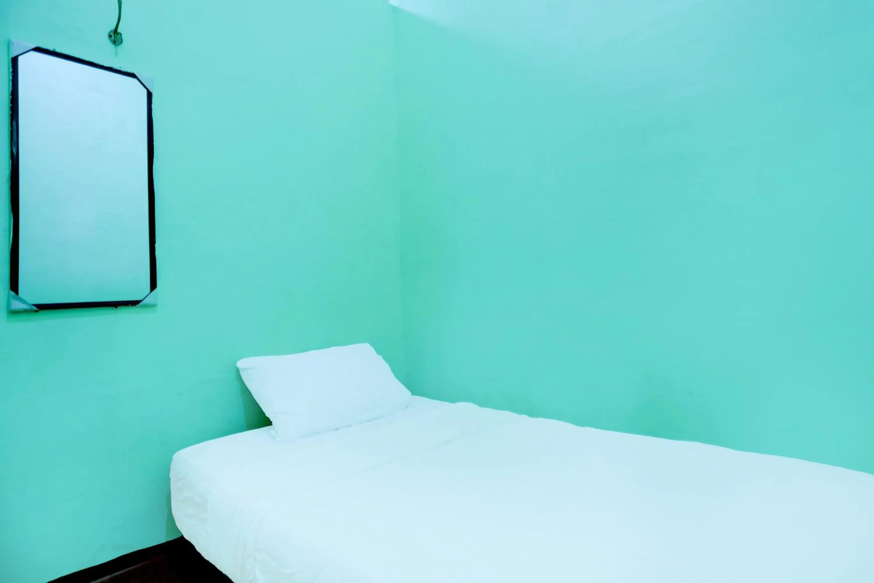 Bedroom, Bed in Hotel O Joyoakis 2 Homestay SyariahNearMall Nagoya Hill