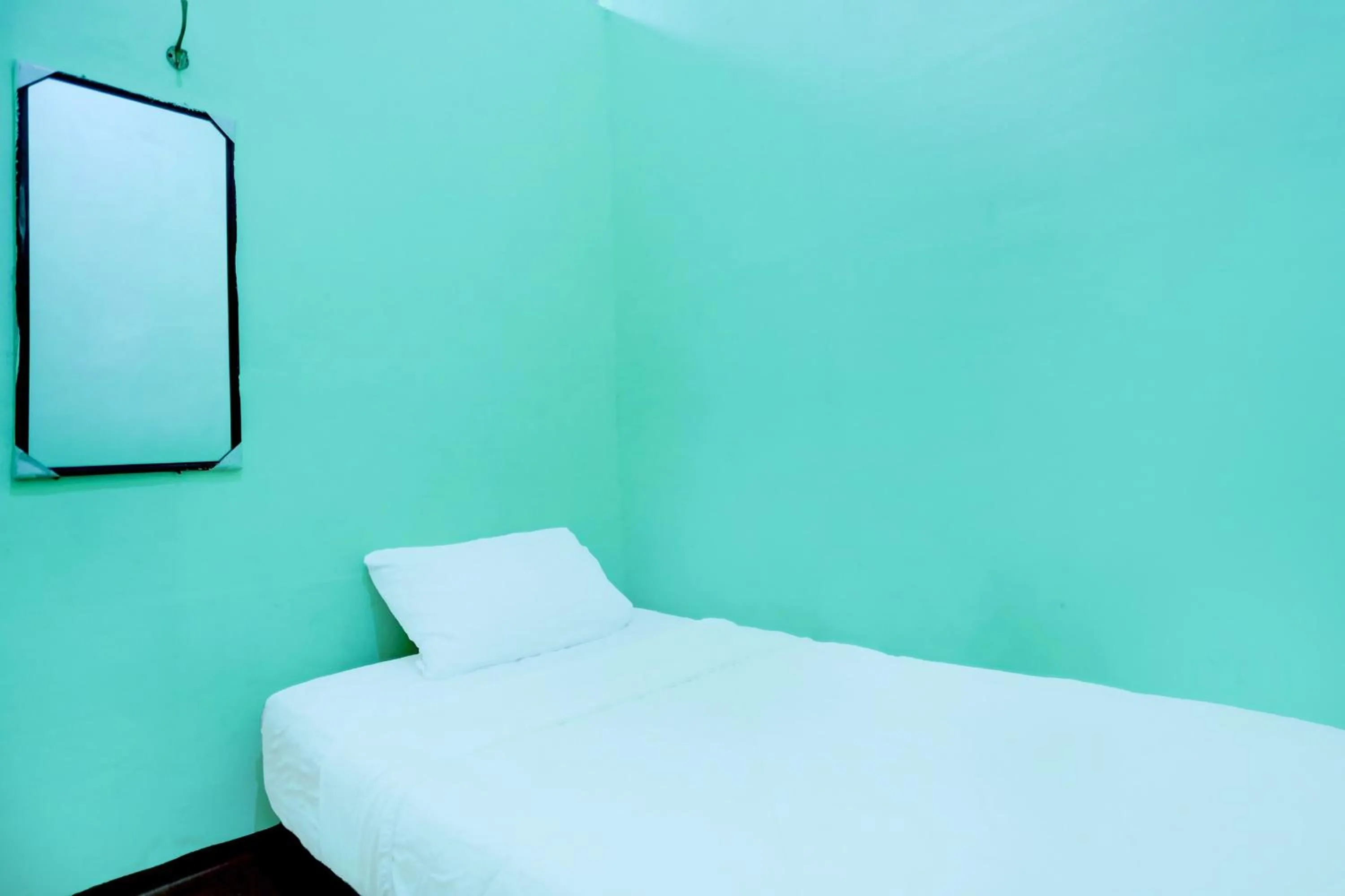 Bedroom, Bed in Hotel O Joyoakis 2 Homestay SyariahNearMall Nagoya Hill