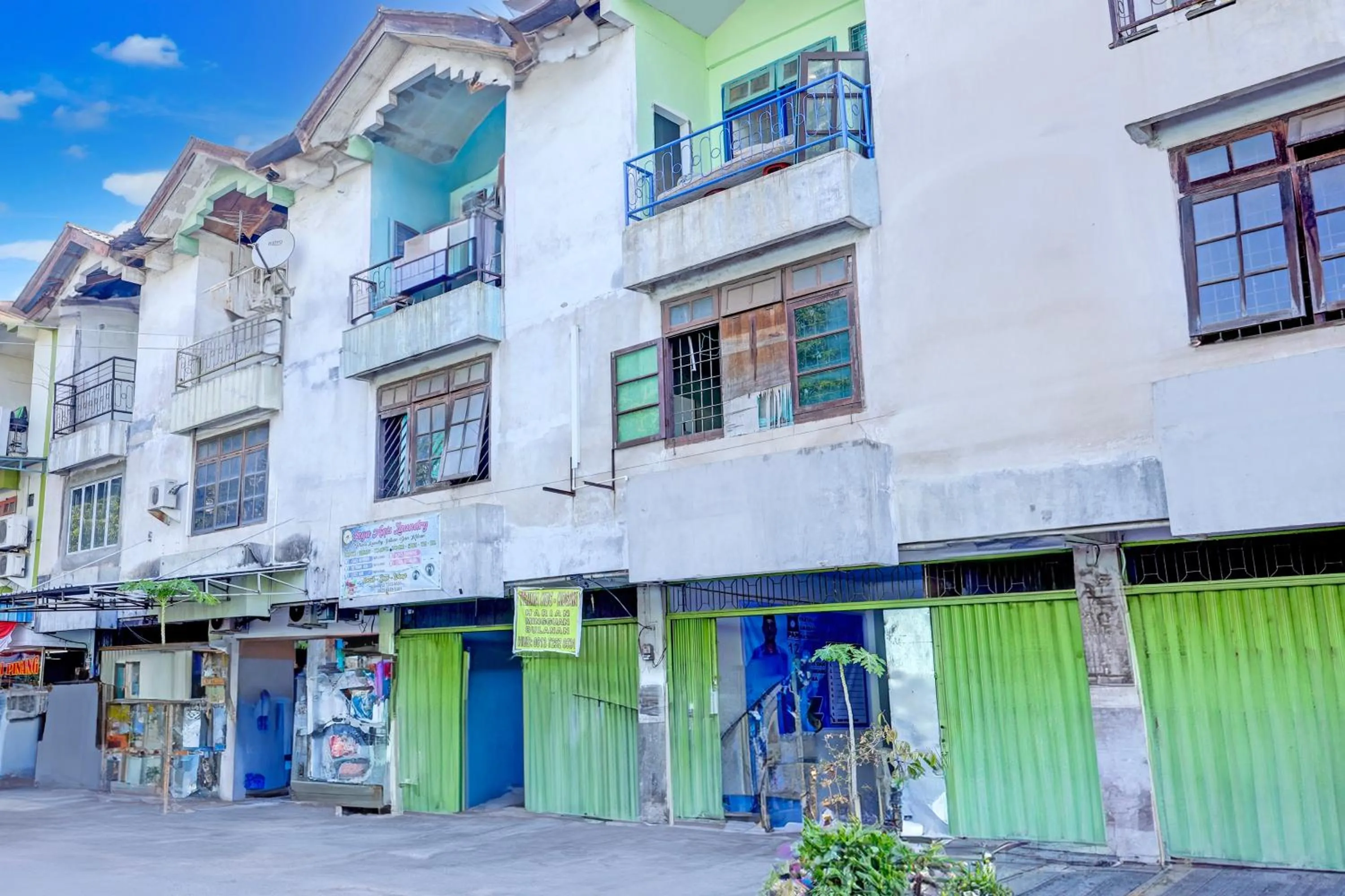 Facade/entrance in Hotel O Joyoakis 2 Homestay SyariahNearMall Nagoya Hill