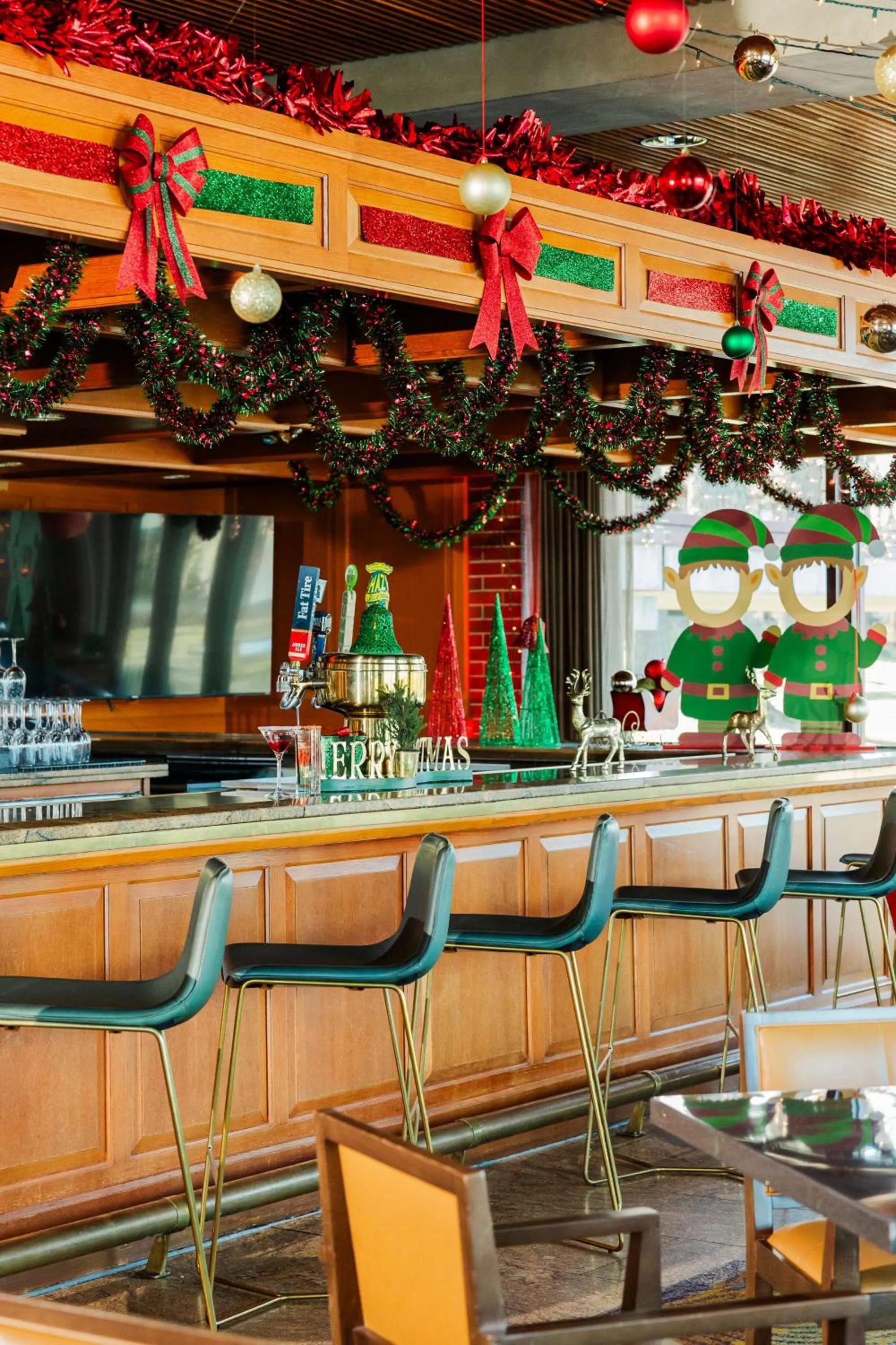 Lounge or bar in Hyatt Lodge Oak Brook Chicago