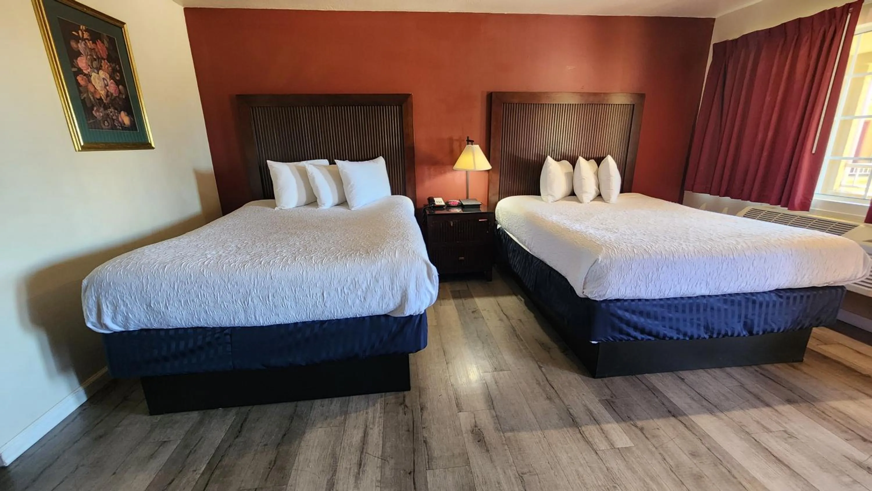 Bedroom, Bed in Mission Inn and Suites