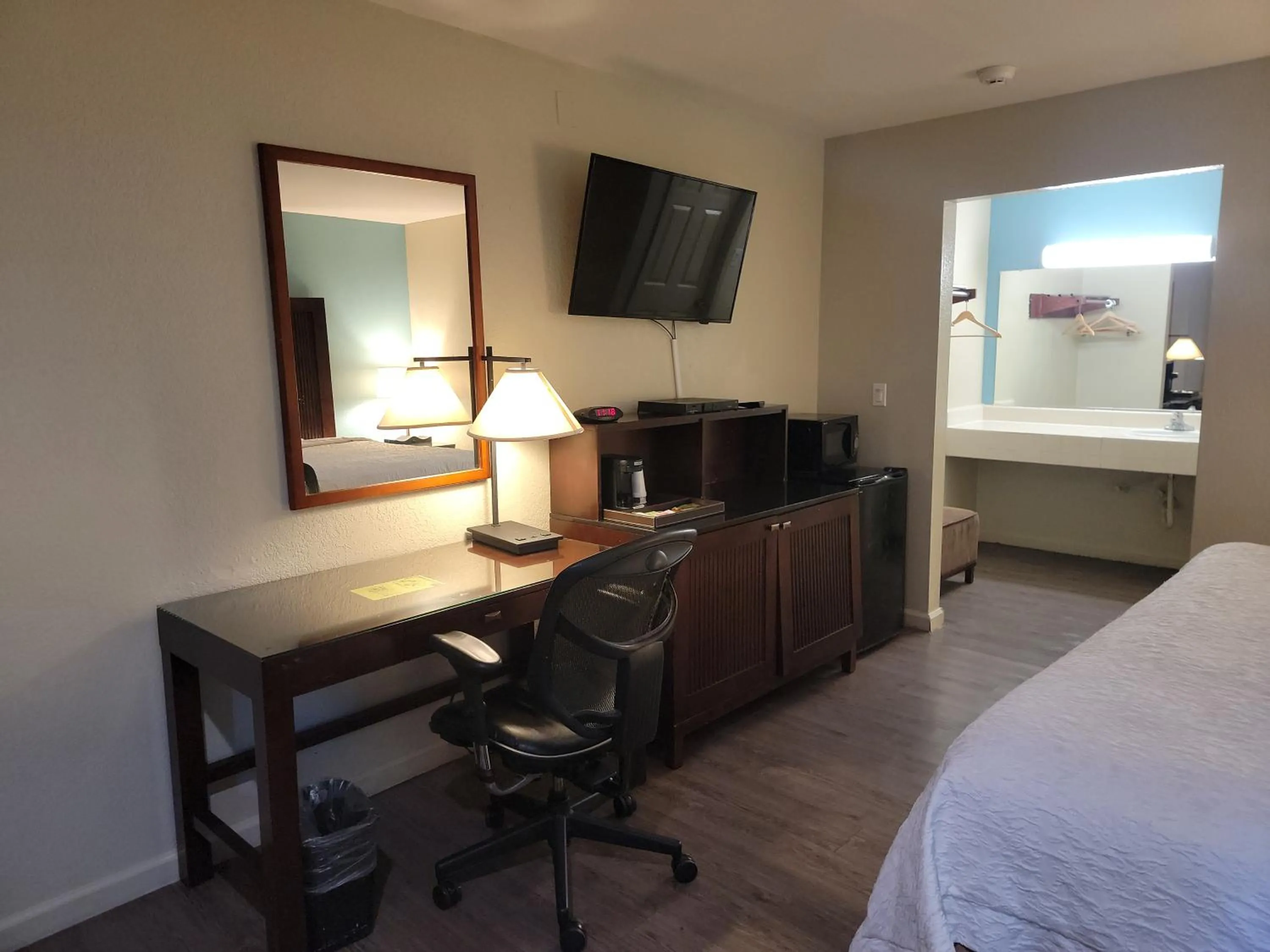 TV and multimedia, Bed in Mission Inn and Suites