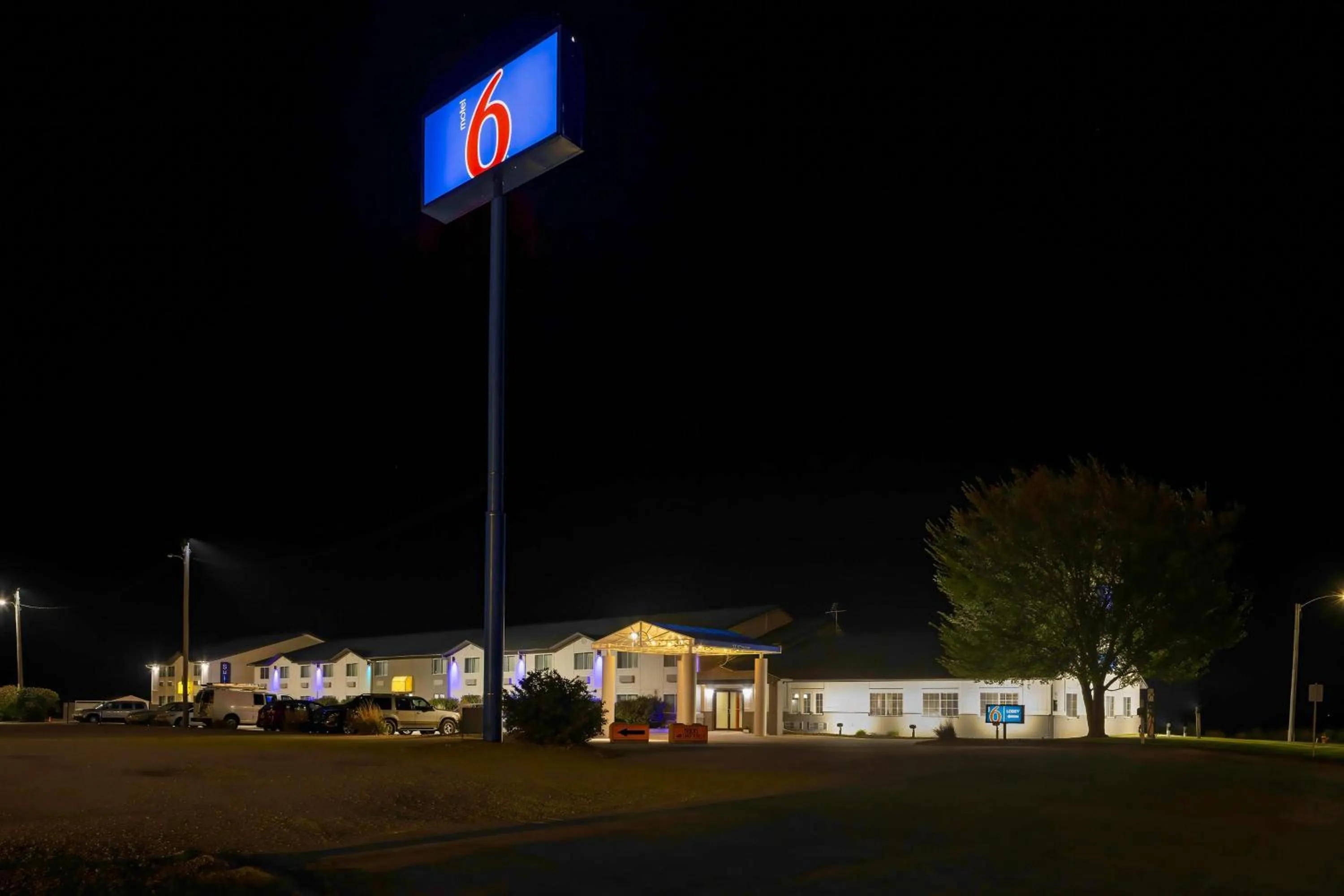 Property building in Motel 6 Stuart, IA