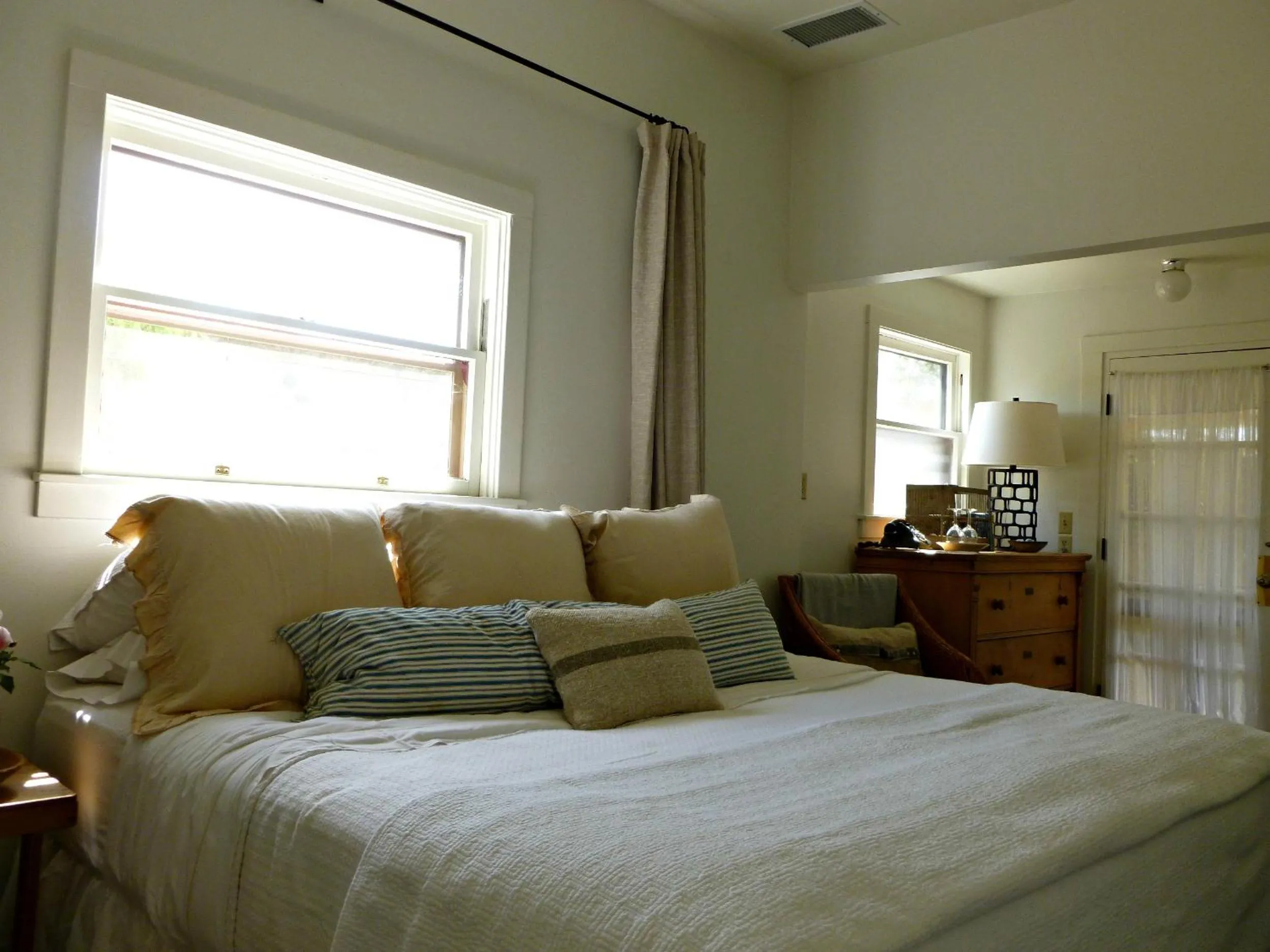 Bed in An Inn to Remember