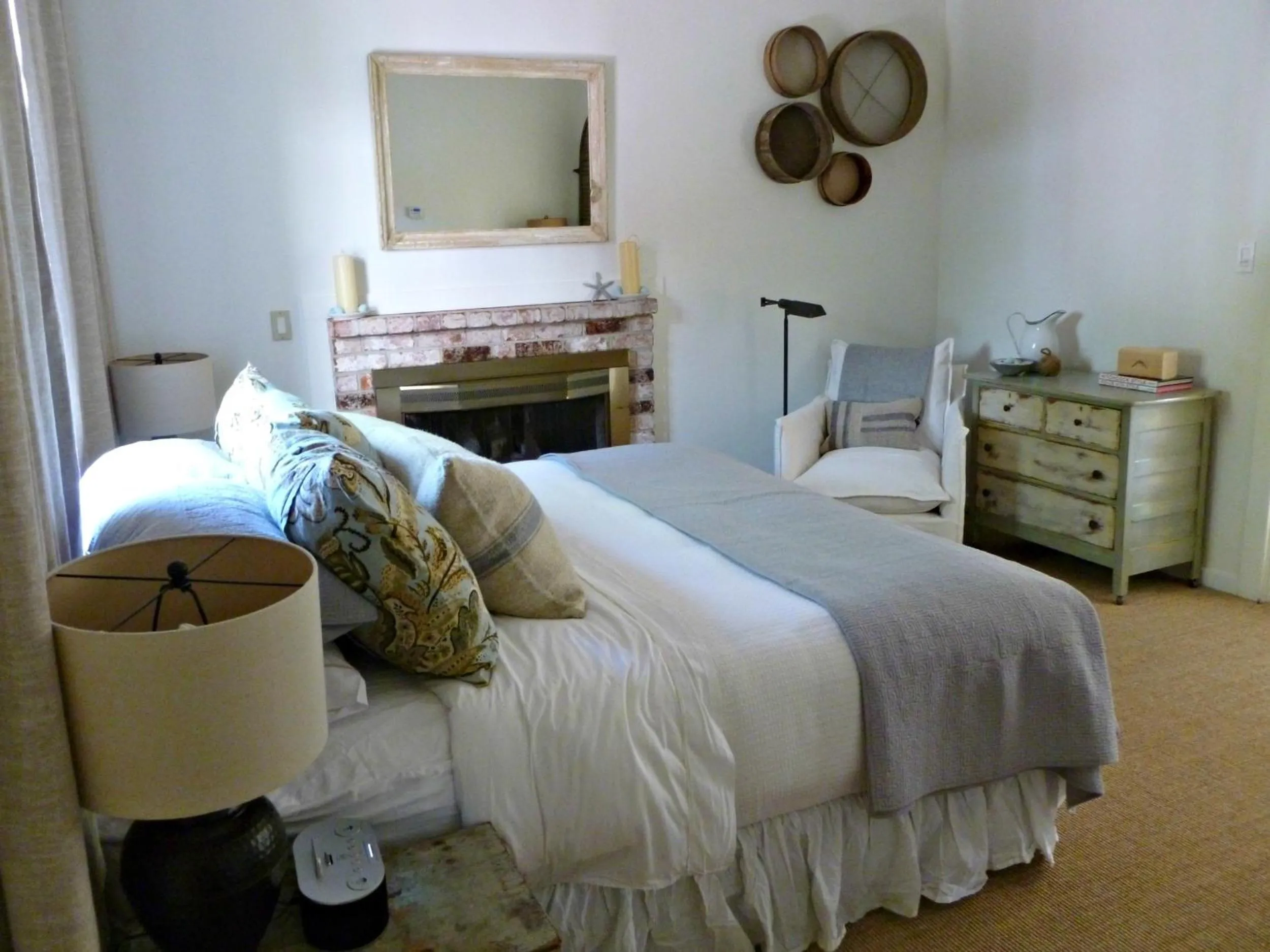 Photo of the whole room, Bed in An Inn to Remember