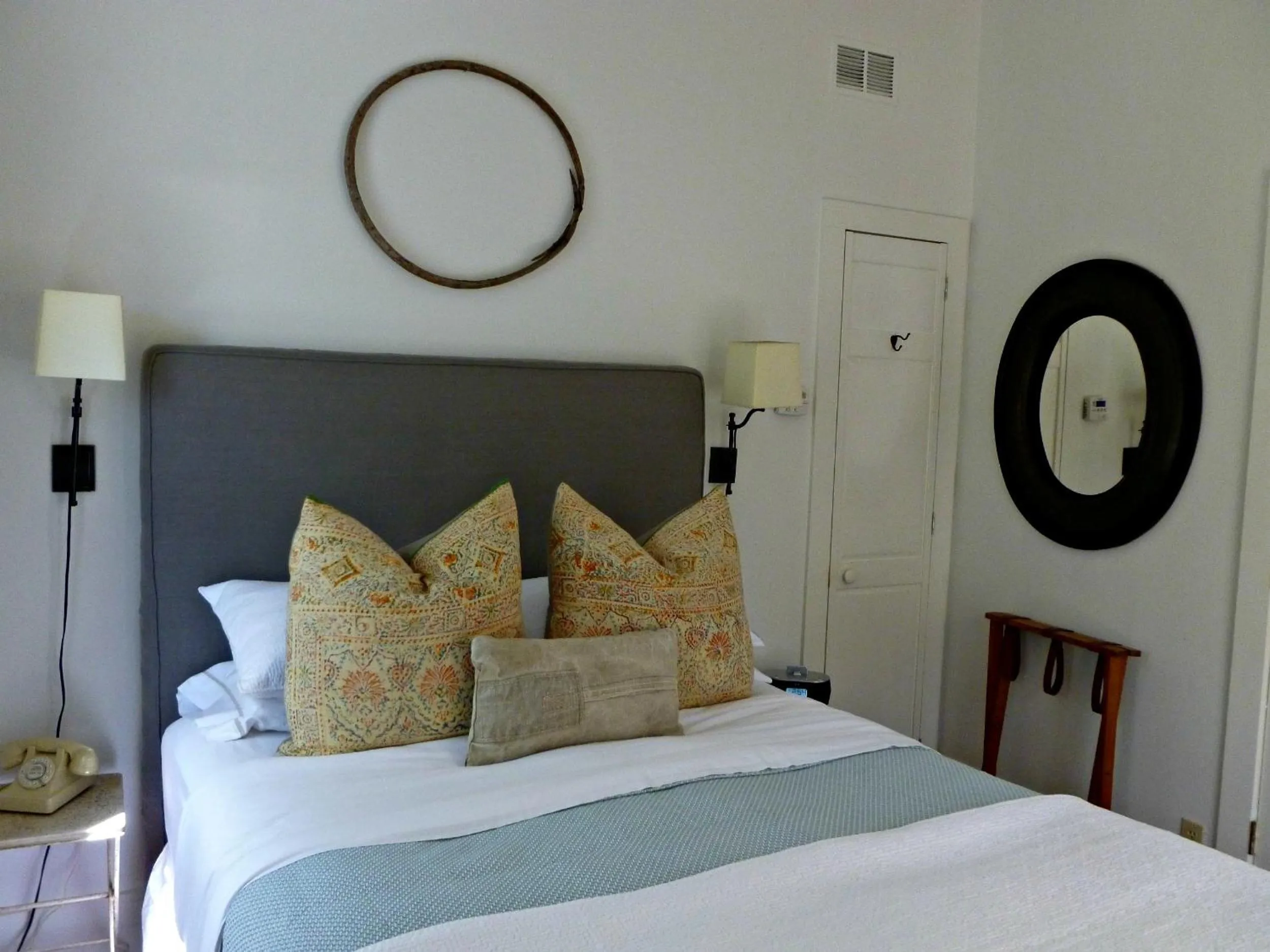 Bed in An Inn to Remember