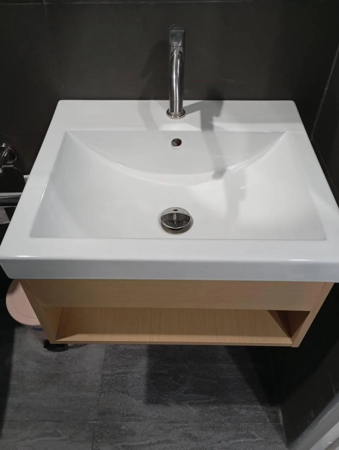 Toilet in SK Hometel Samui Airport