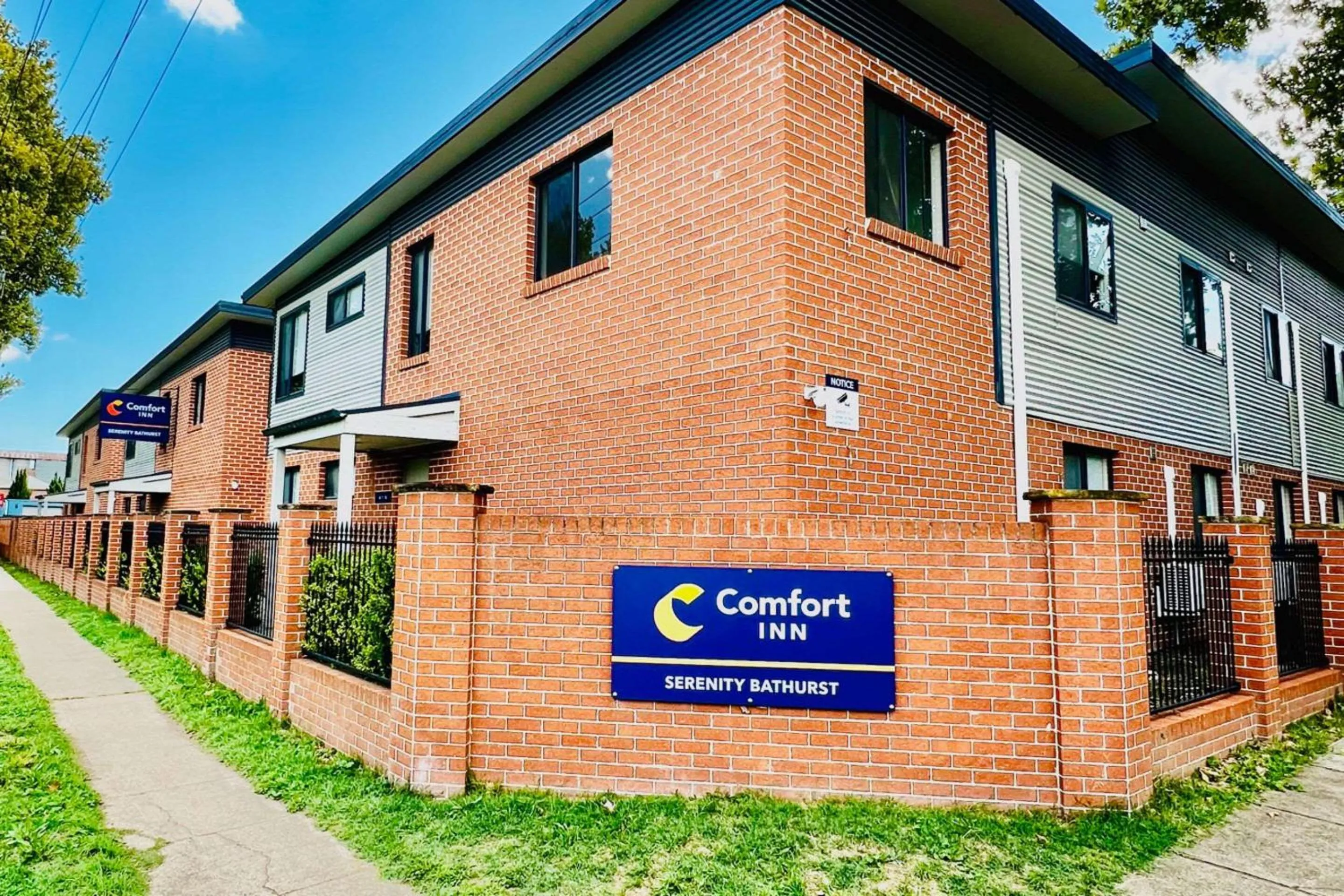 Property building in Comfort Inn Serenity Bathurst