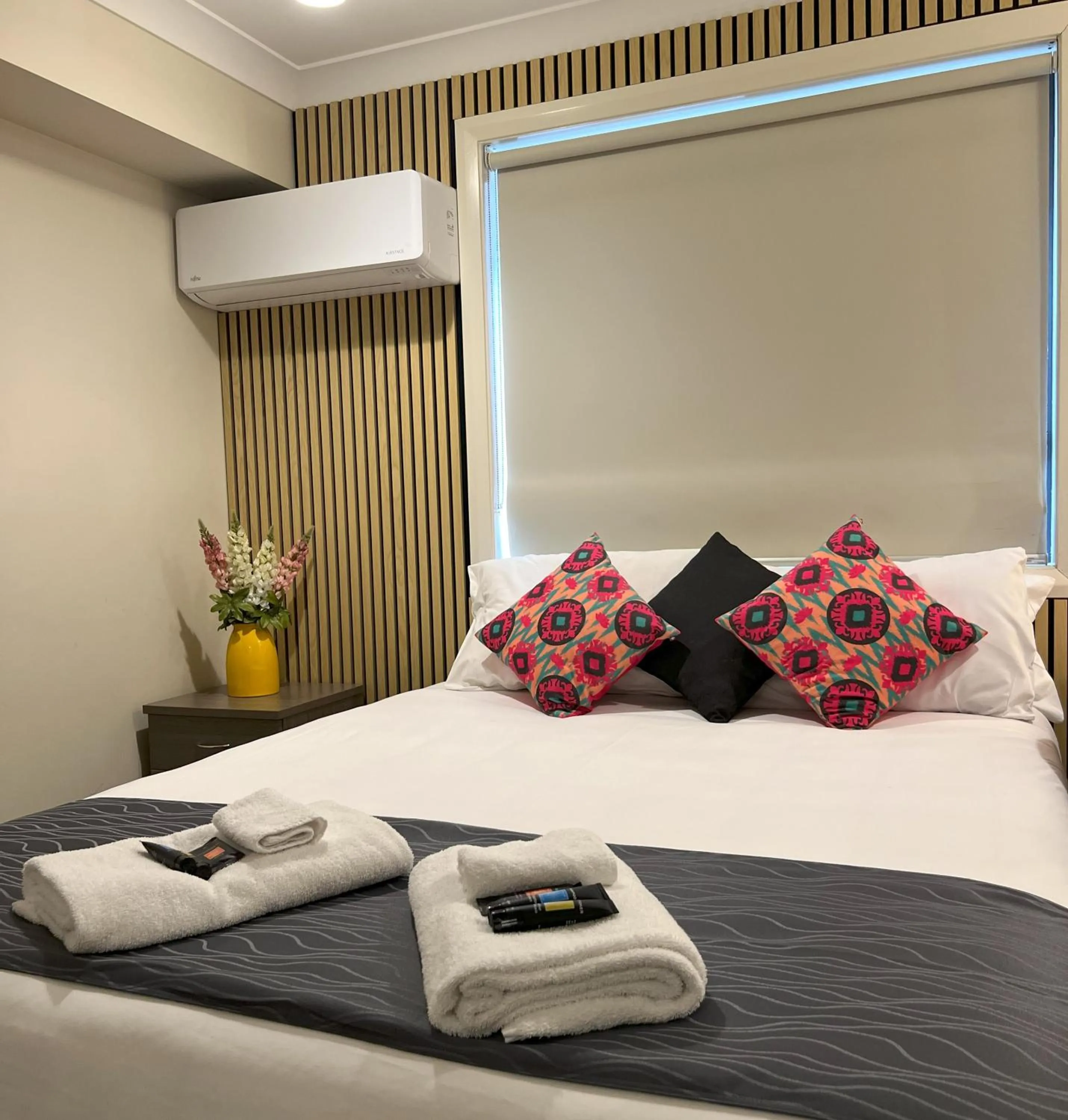 Bed in Comfort Inn Serenity Bathurst