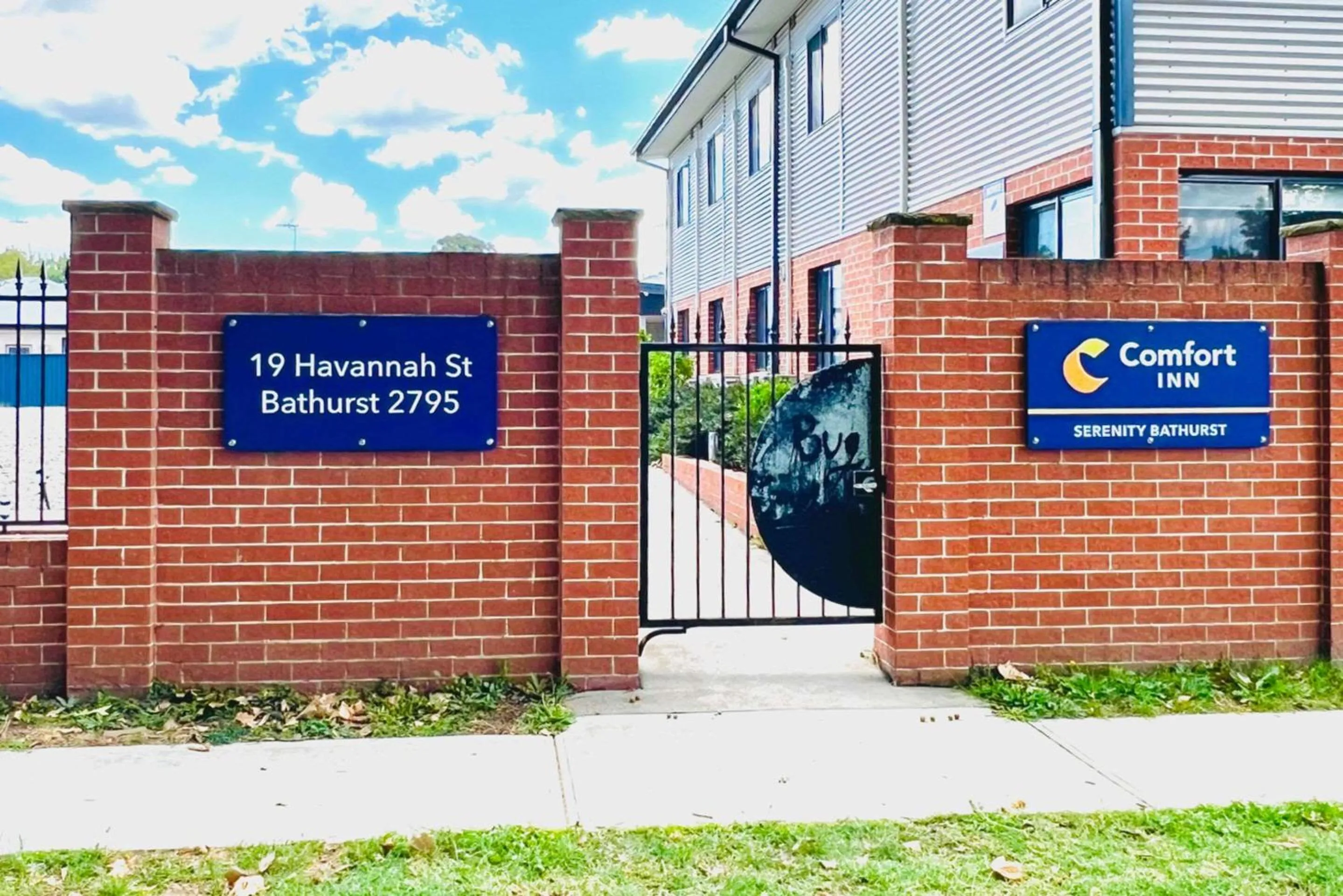 Property building in Comfort Inn Serenity Bathurst