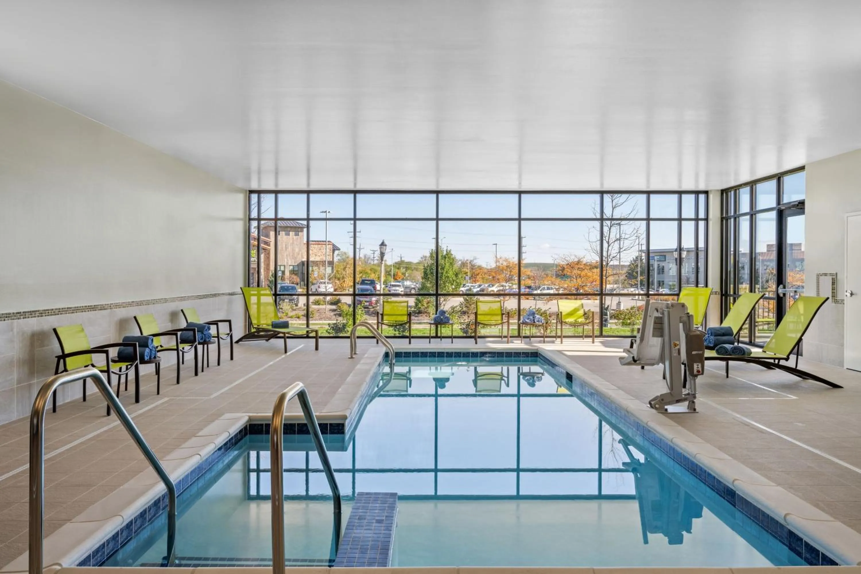 Swimming pool in SpringHill Suites by Marriott Menomonee Falls