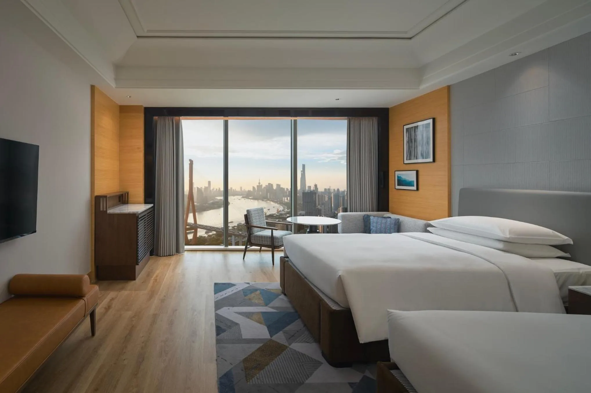 Photo of the whole room, Bed in Sheraton Shanghai Pudong Riverside